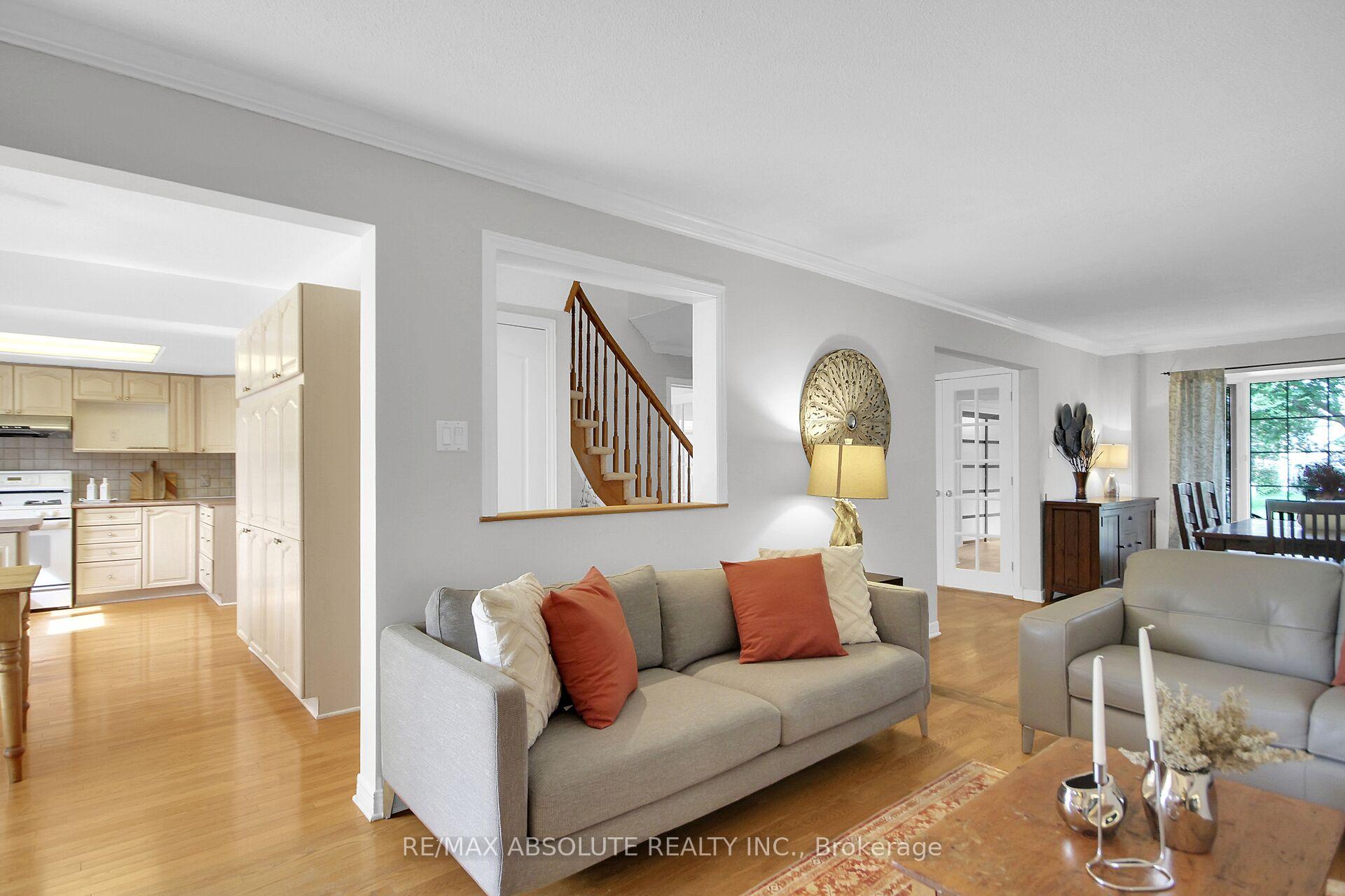 Photo 13 of 38 Forestglade Crescent, Ottawa, Hunt Club Park — HOMEH