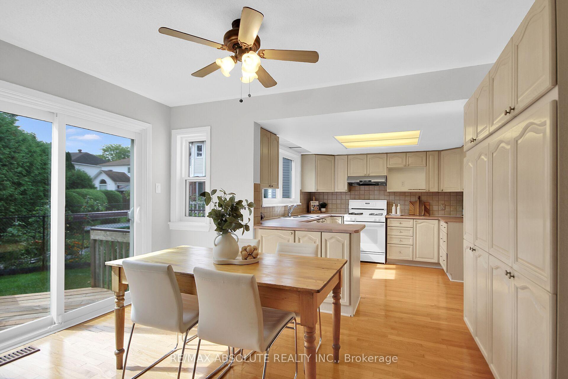 Photo 16 of 38 Forestglade Crescent, Ottawa, Hunt Club Park — HOMEH