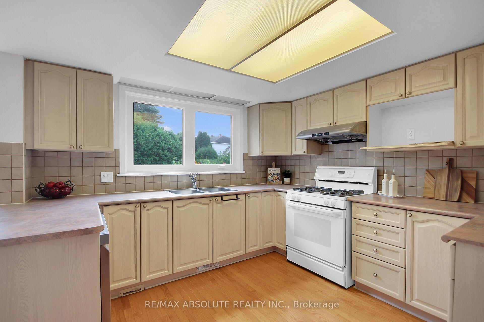 Photo 20 of 38 Forestglade Crescent, Ottawa, Hunt Club Park — HOMEH