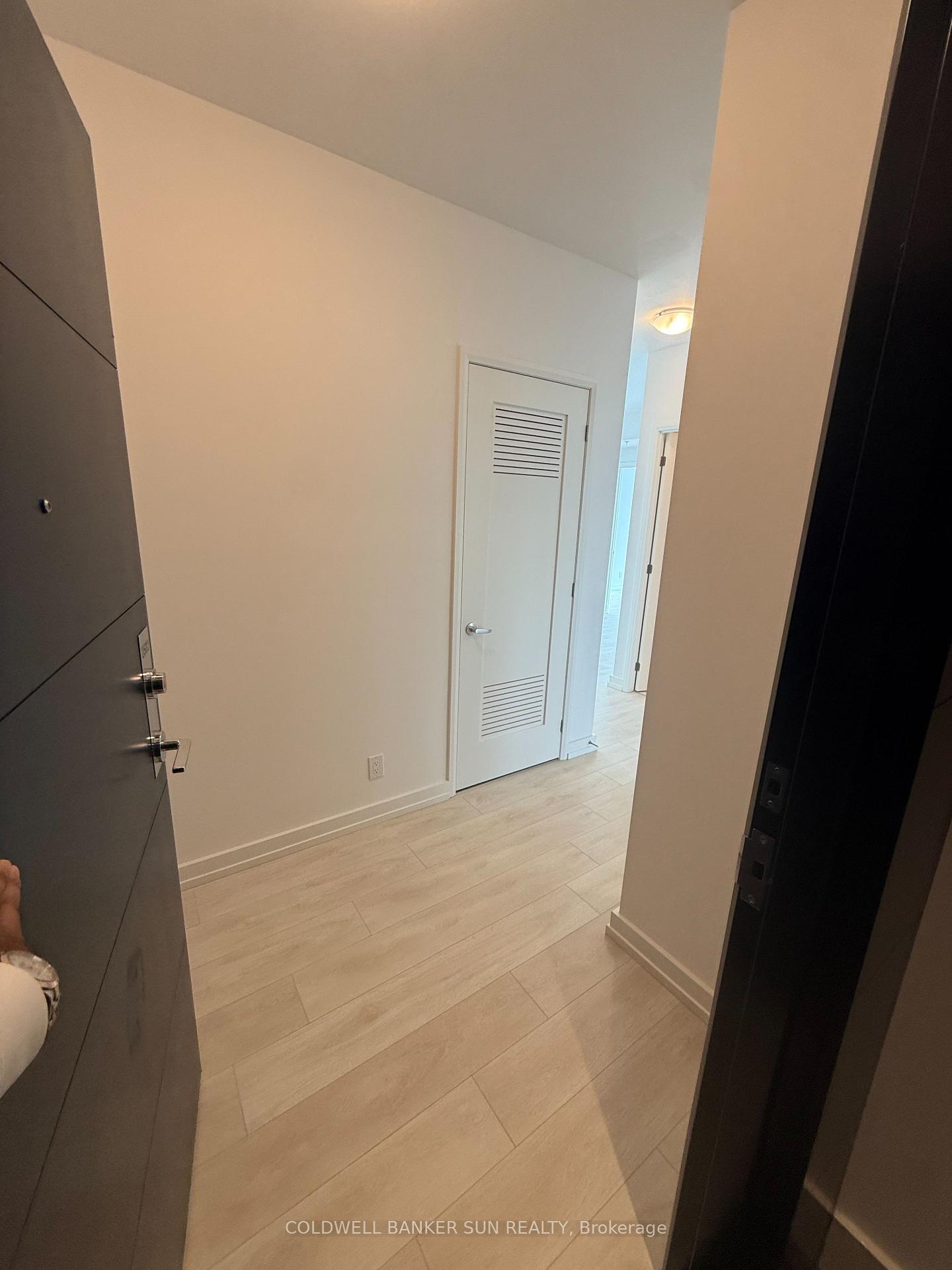 Photo 4 of Unit 2502, 75 James Street S, Hamilton, Corktown — HOMEH