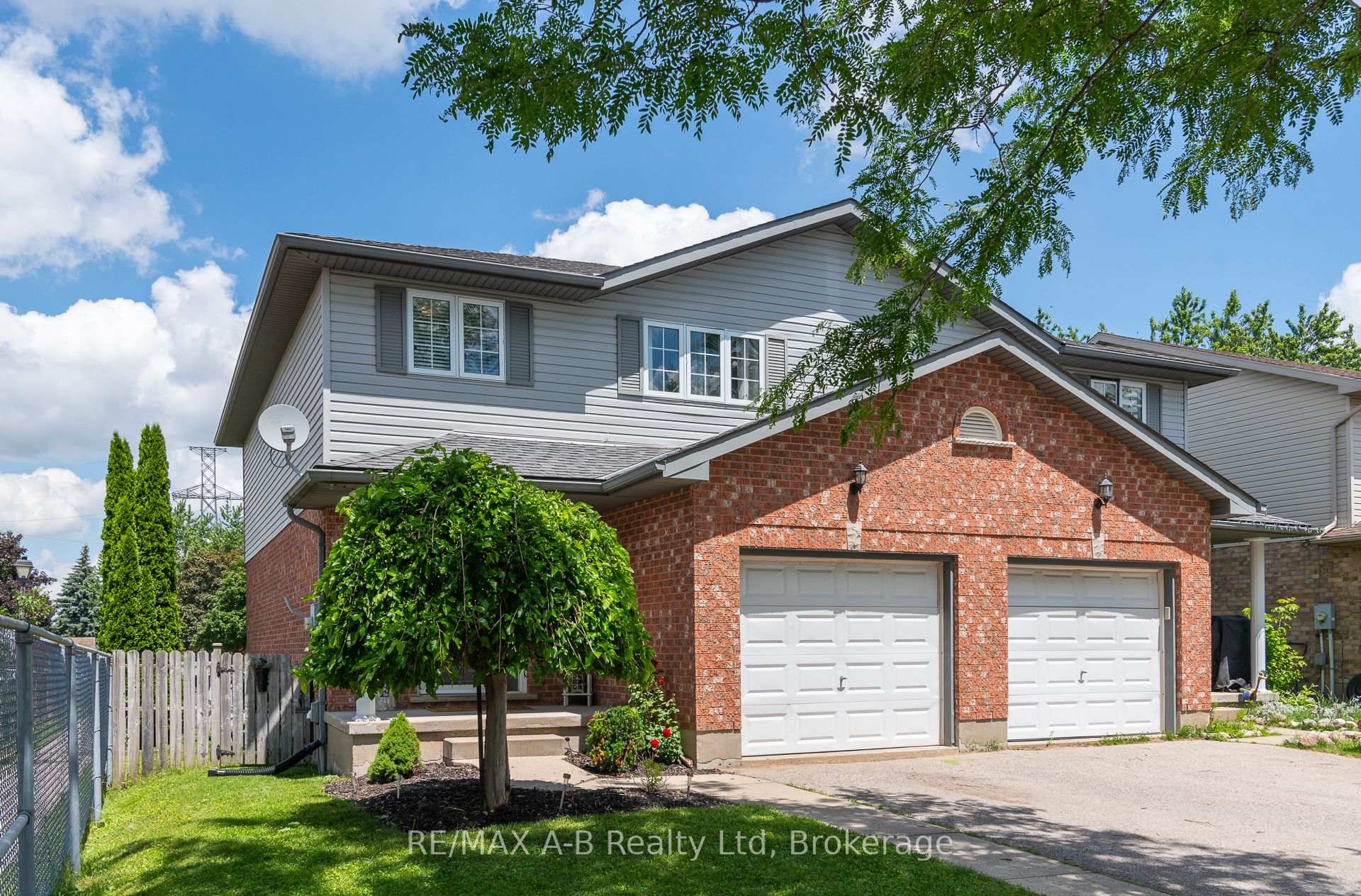 Photo 2 of 108 Walsh Crescent, Stratford — HOMEH