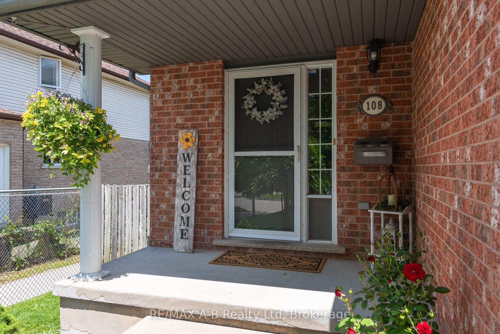 Photo 3 of 108 Walsh Crescent, Stratford — HOMEH