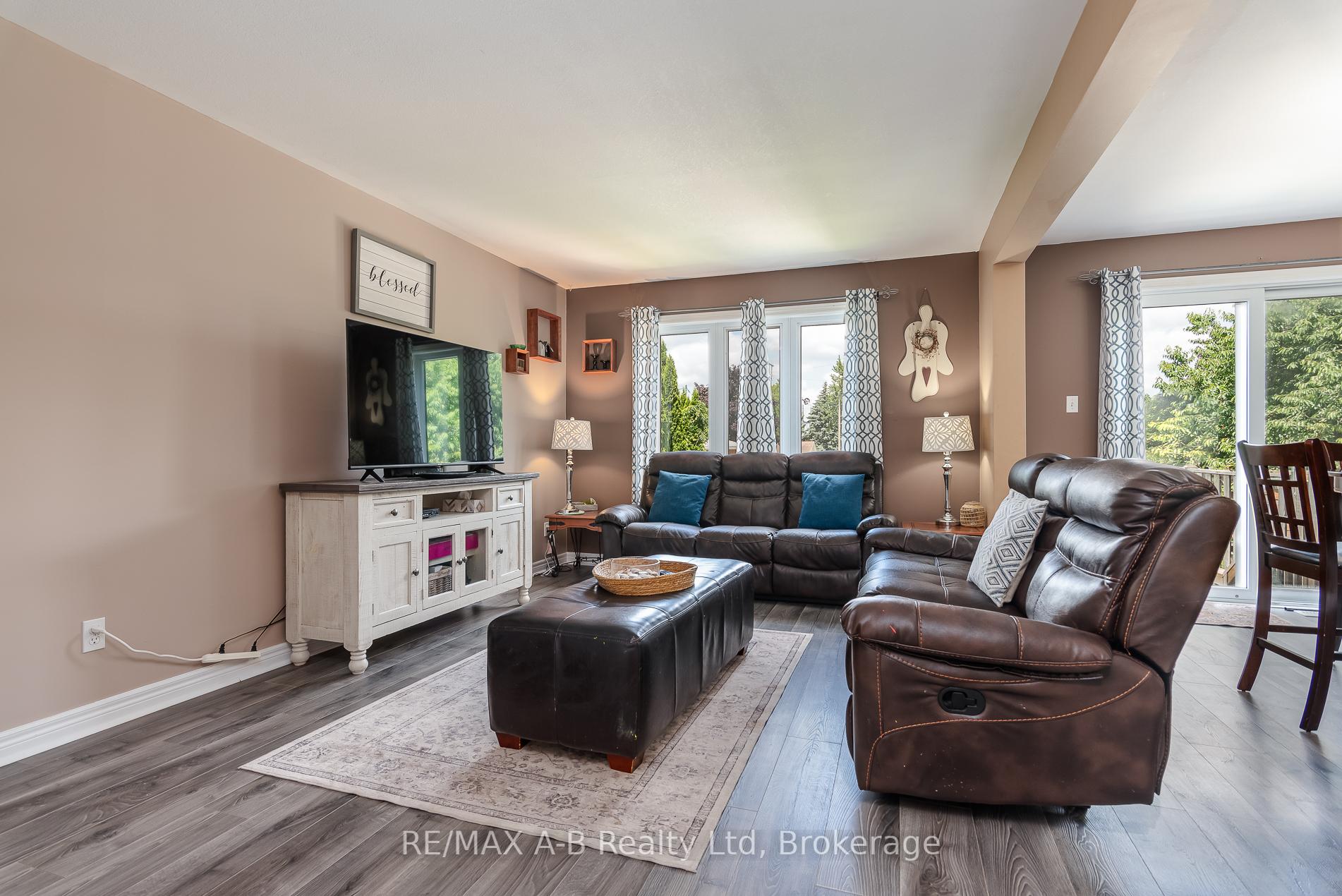 Photo 8 of 108 Walsh Crescent, Stratford — HOMEH