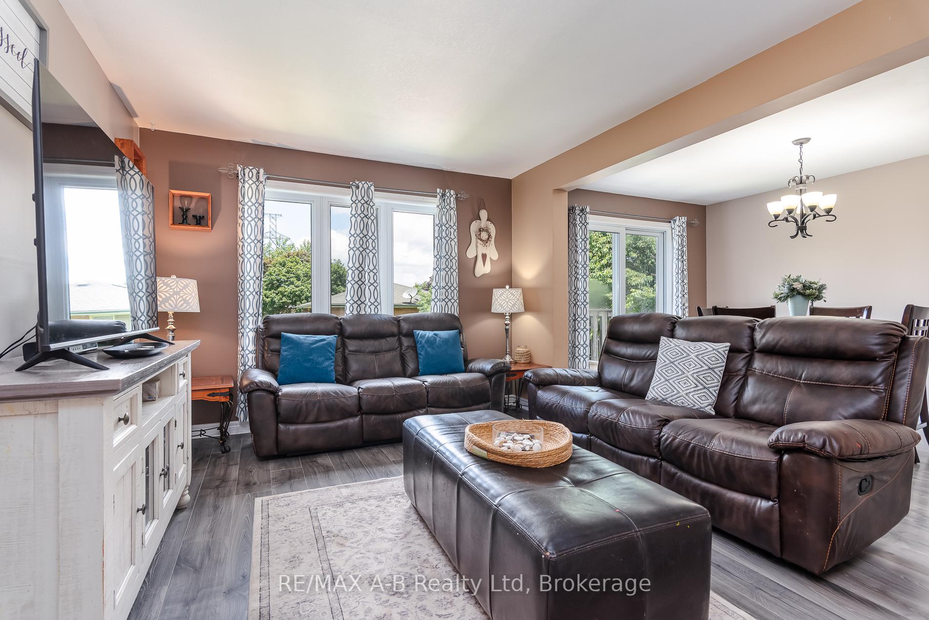 Photo 10 of 108 Walsh Crescent, Stratford — HOMEH
