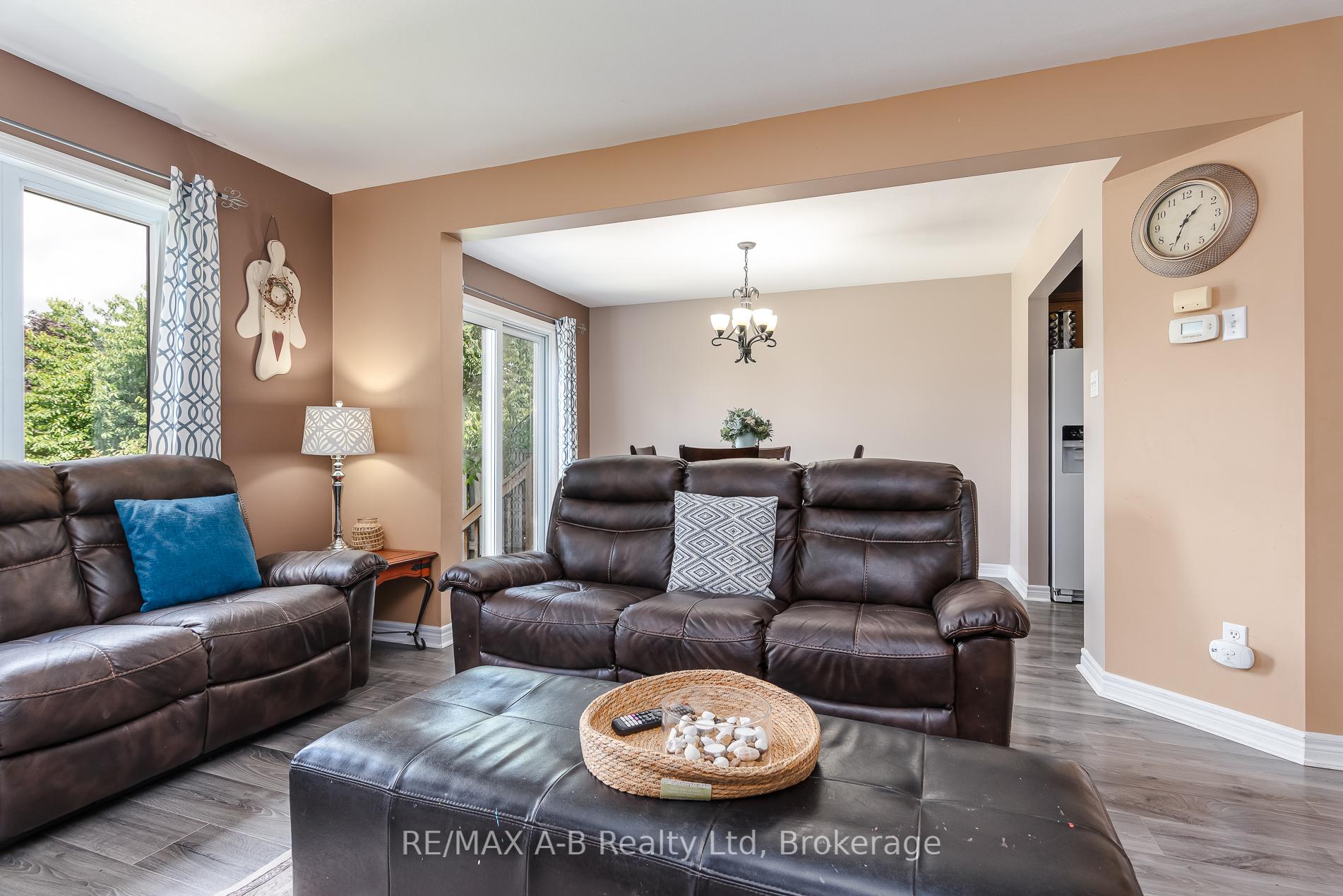 Photo 11 of 108 Walsh Crescent, Stratford — HOMEH