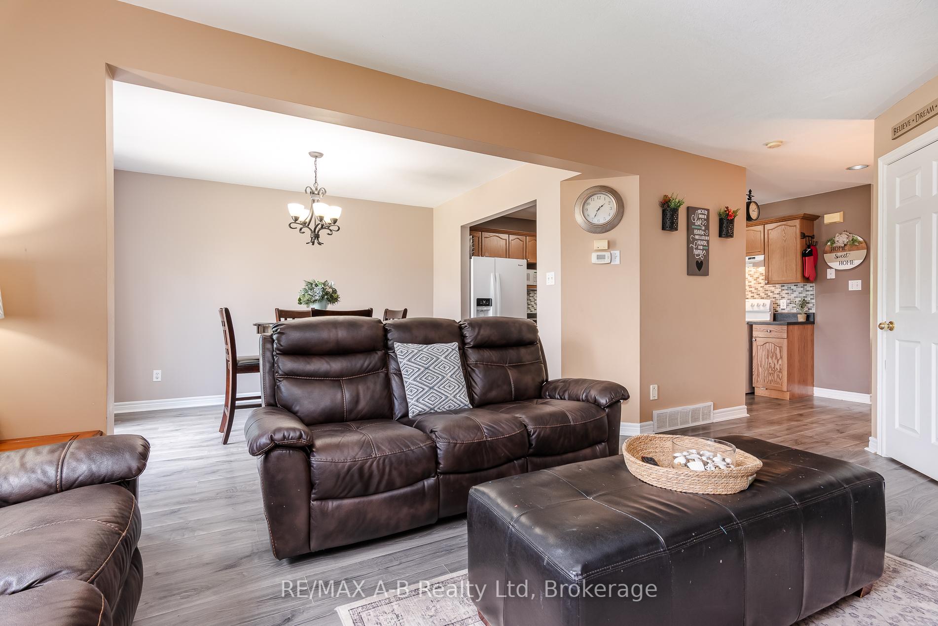 Photo 12 of 108 Walsh Crescent, Stratford — HOMEH