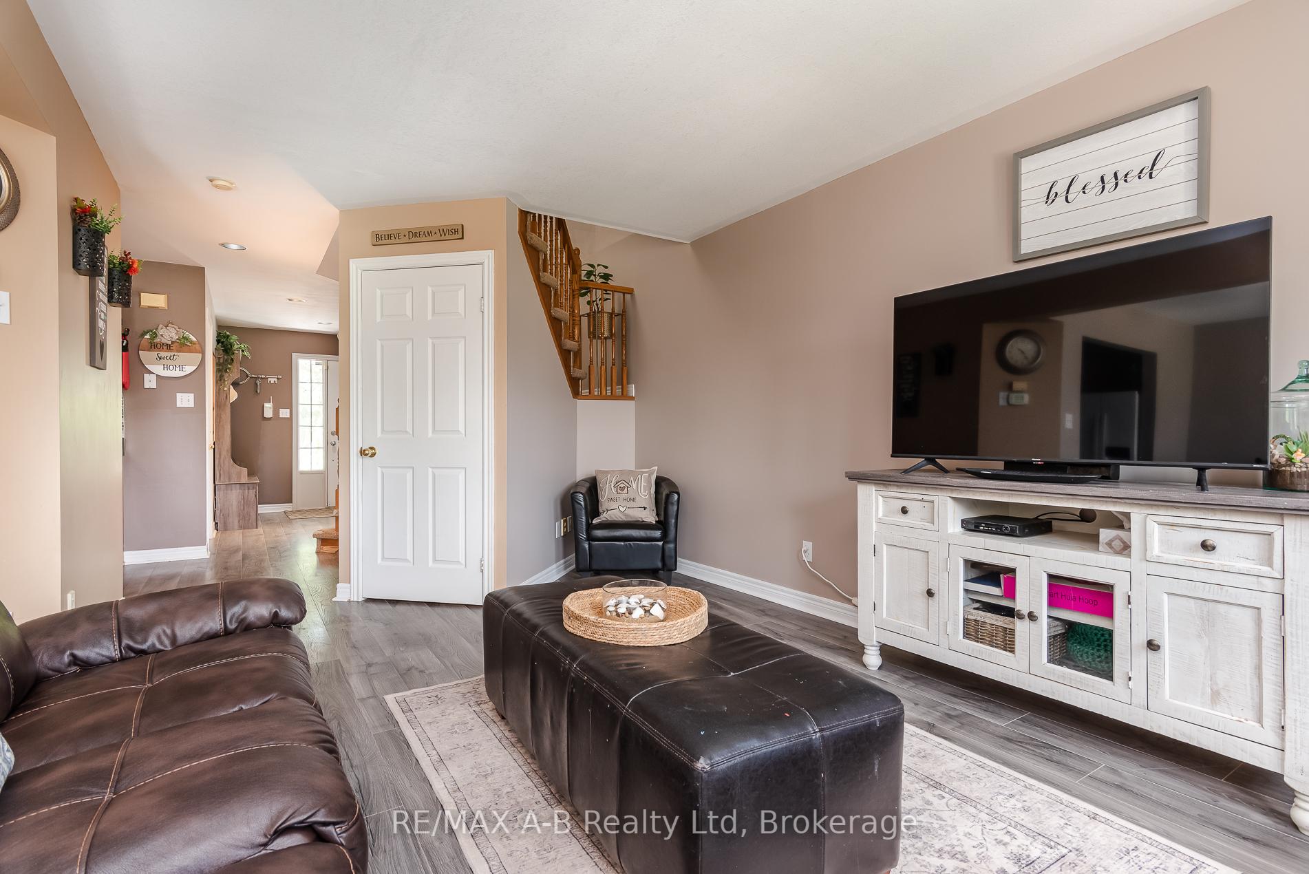 Photo 13 of 108 Walsh Crescent, Stratford — HOMEH