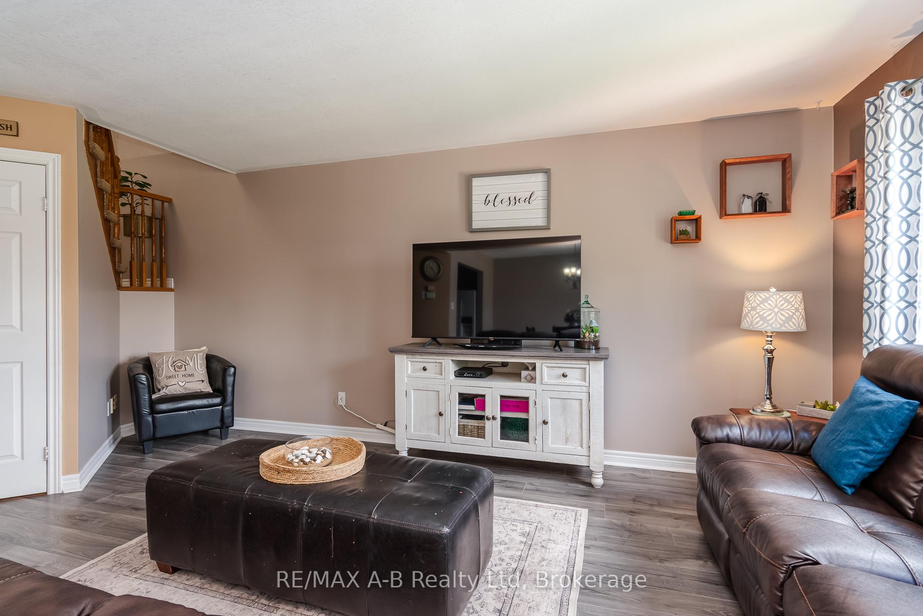 Photo 14 of 108 Walsh Crescent, Stratford — HOMEH