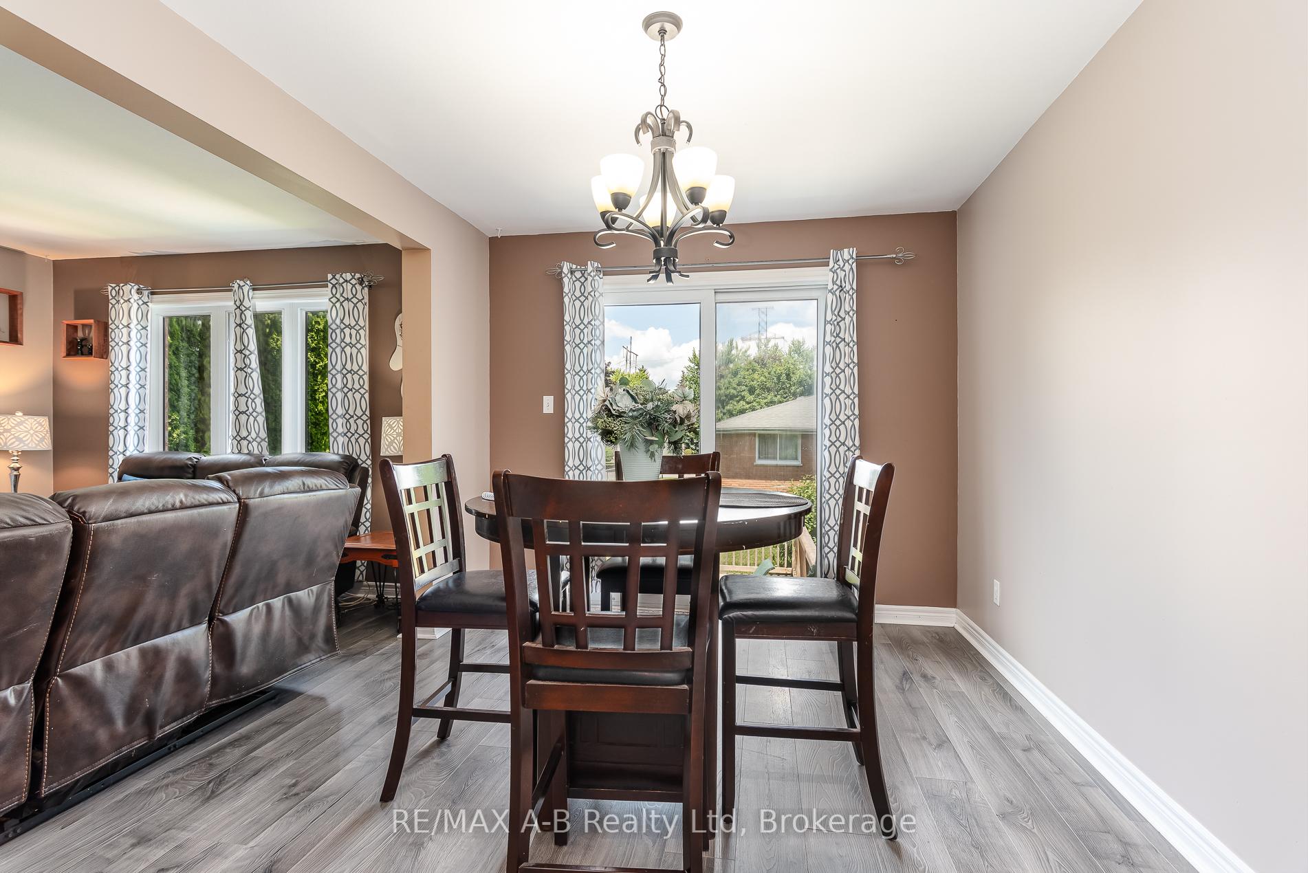 Photo 17 of 108 Walsh Crescent, Stratford — HOMEH