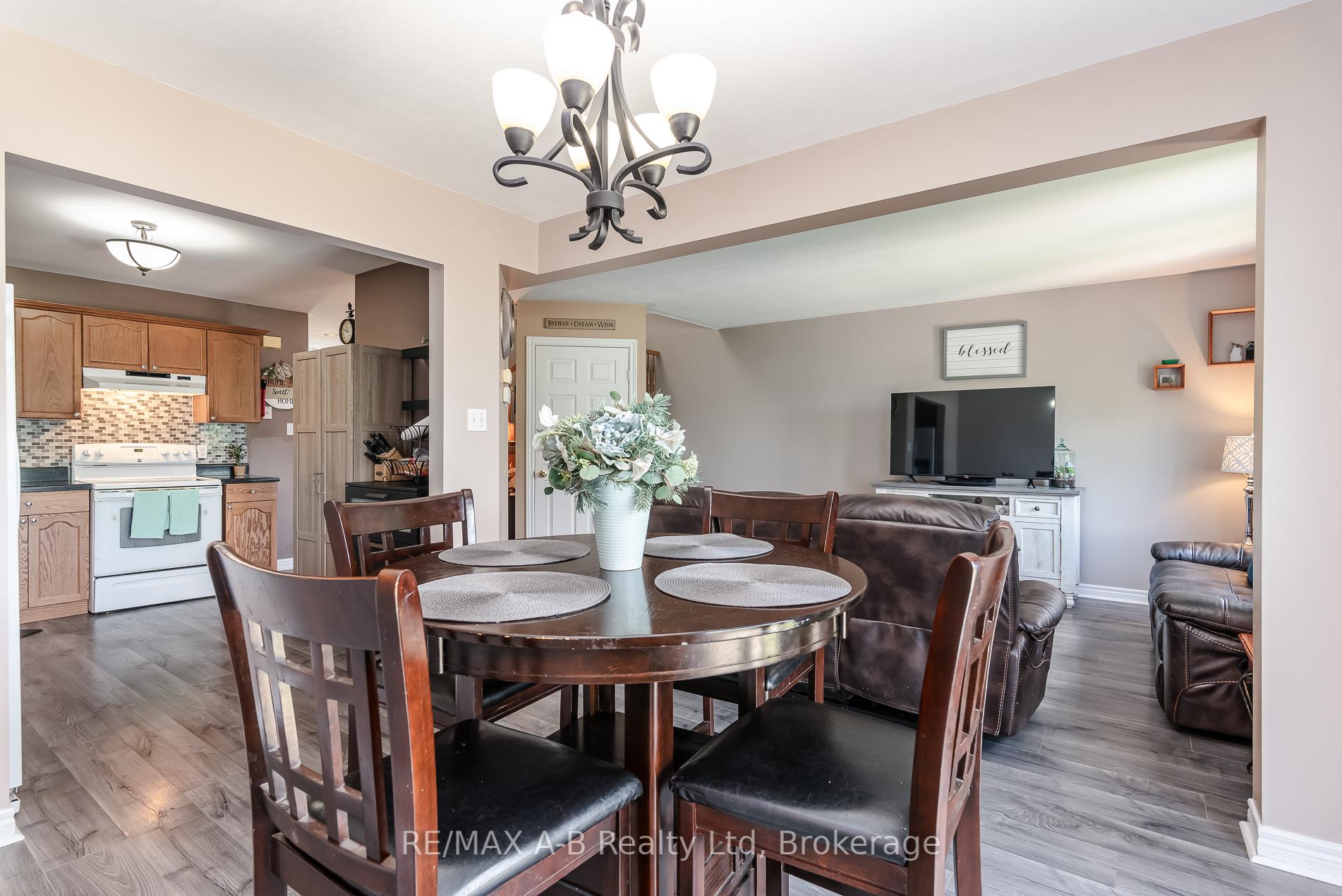 Photo 18 of 108 Walsh Crescent, Stratford — HOMEH