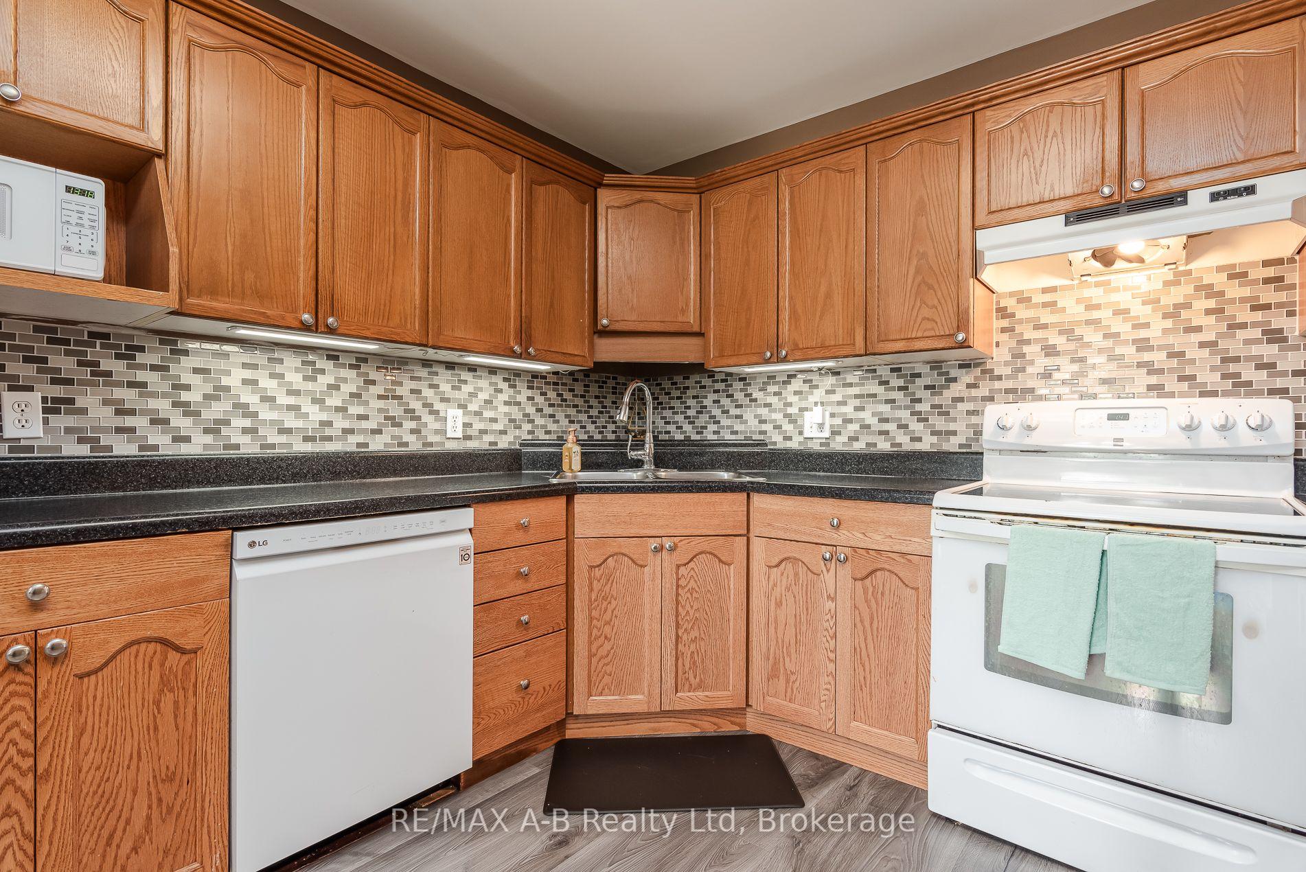 Photo 21 of 108 Walsh Crescent, Stratford — HOMEH