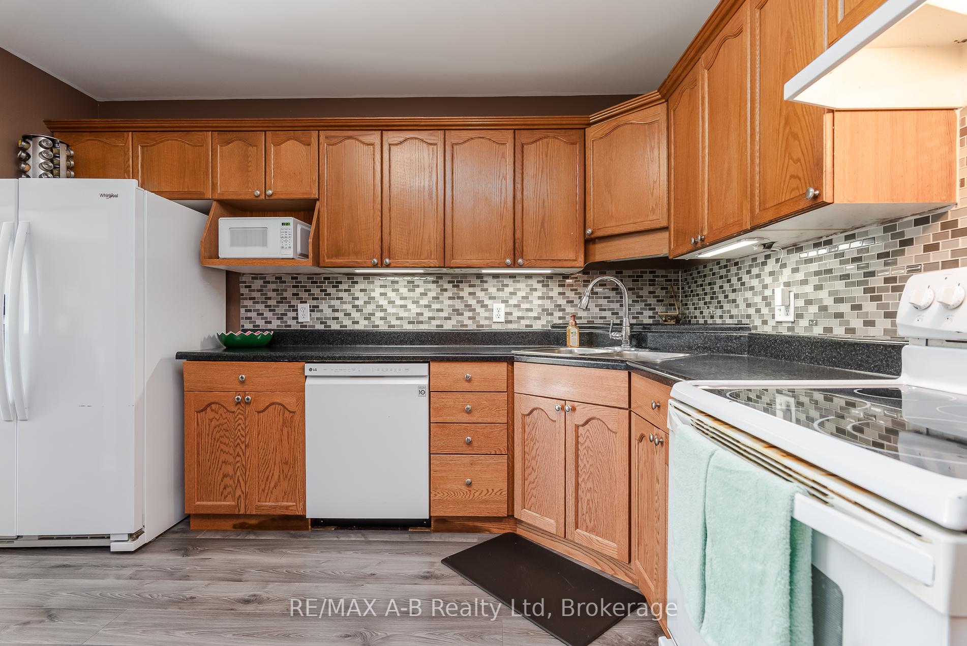 Photo 22 of 108 Walsh Crescent, Stratford — HOMEH