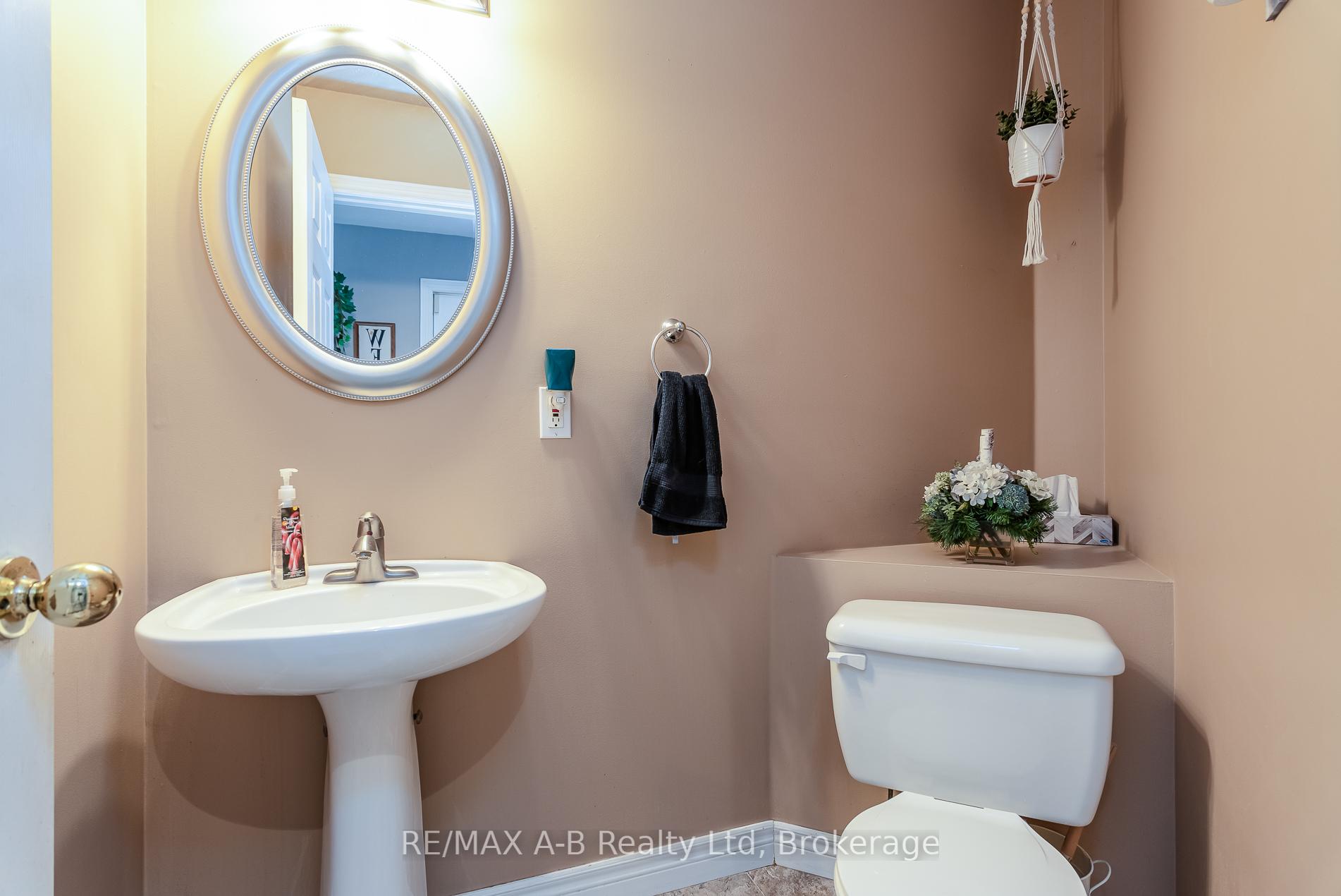 Photo 24 of 108 Walsh Crescent, Stratford — HOMEH