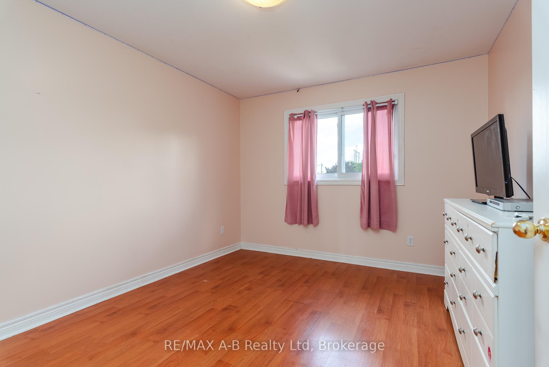 Photo 29 of 108 Walsh Crescent, Stratford — HOMEH