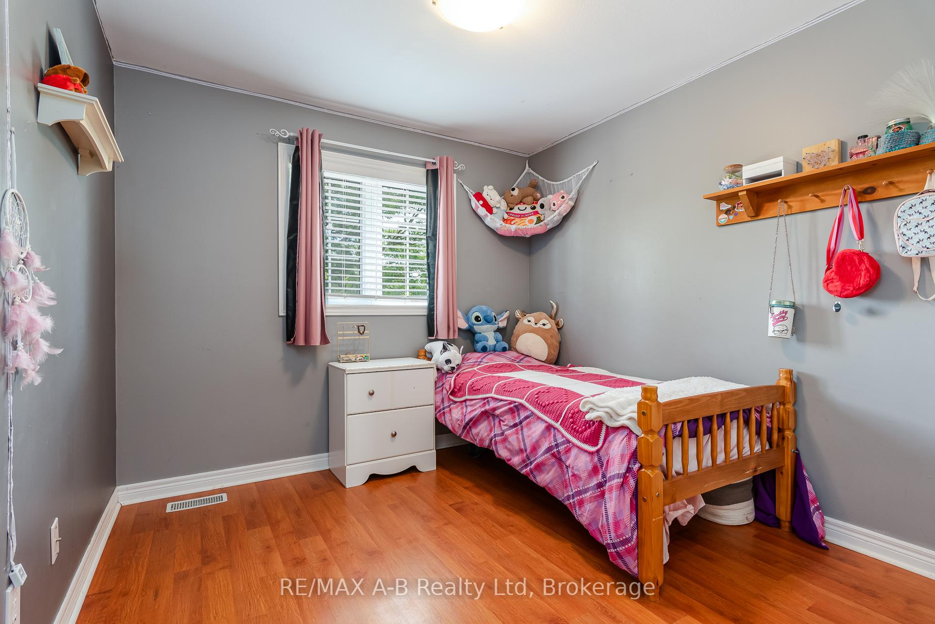 Photo 34 of 108 Walsh Crescent, Stratford — HOMEH