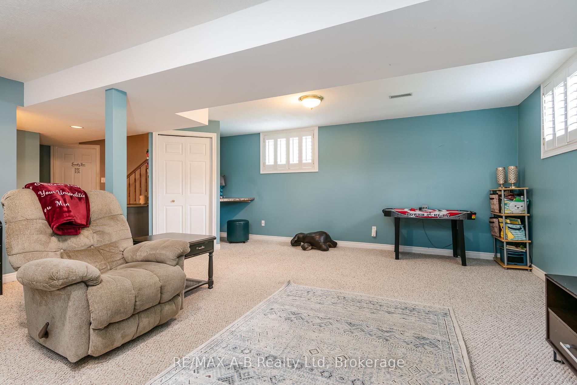 Photo 41 of 108 Walsh Crescent, Stratford — HOMEH