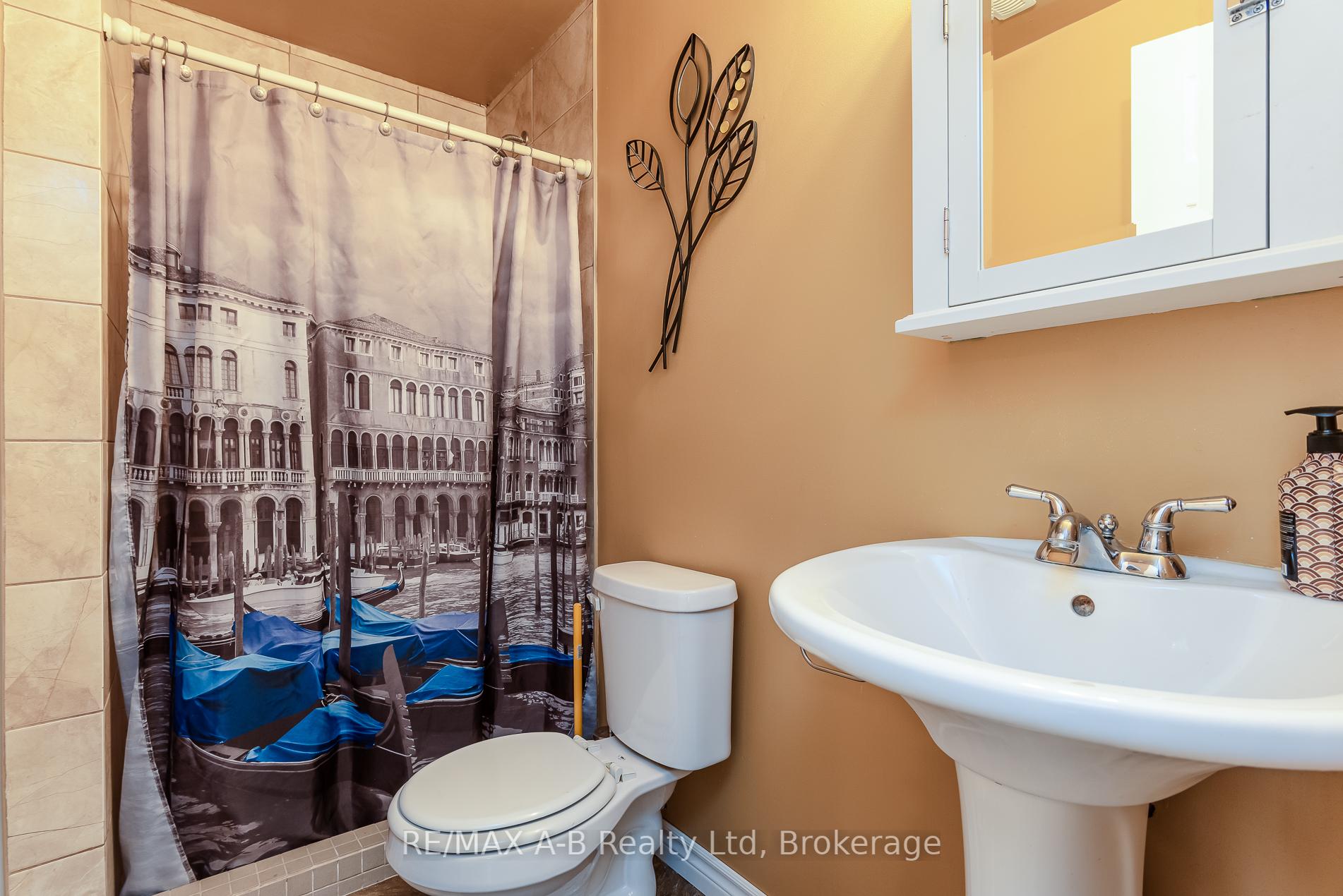Photo 43 of 108 Walsh Crescent, Stratford — HOMEH