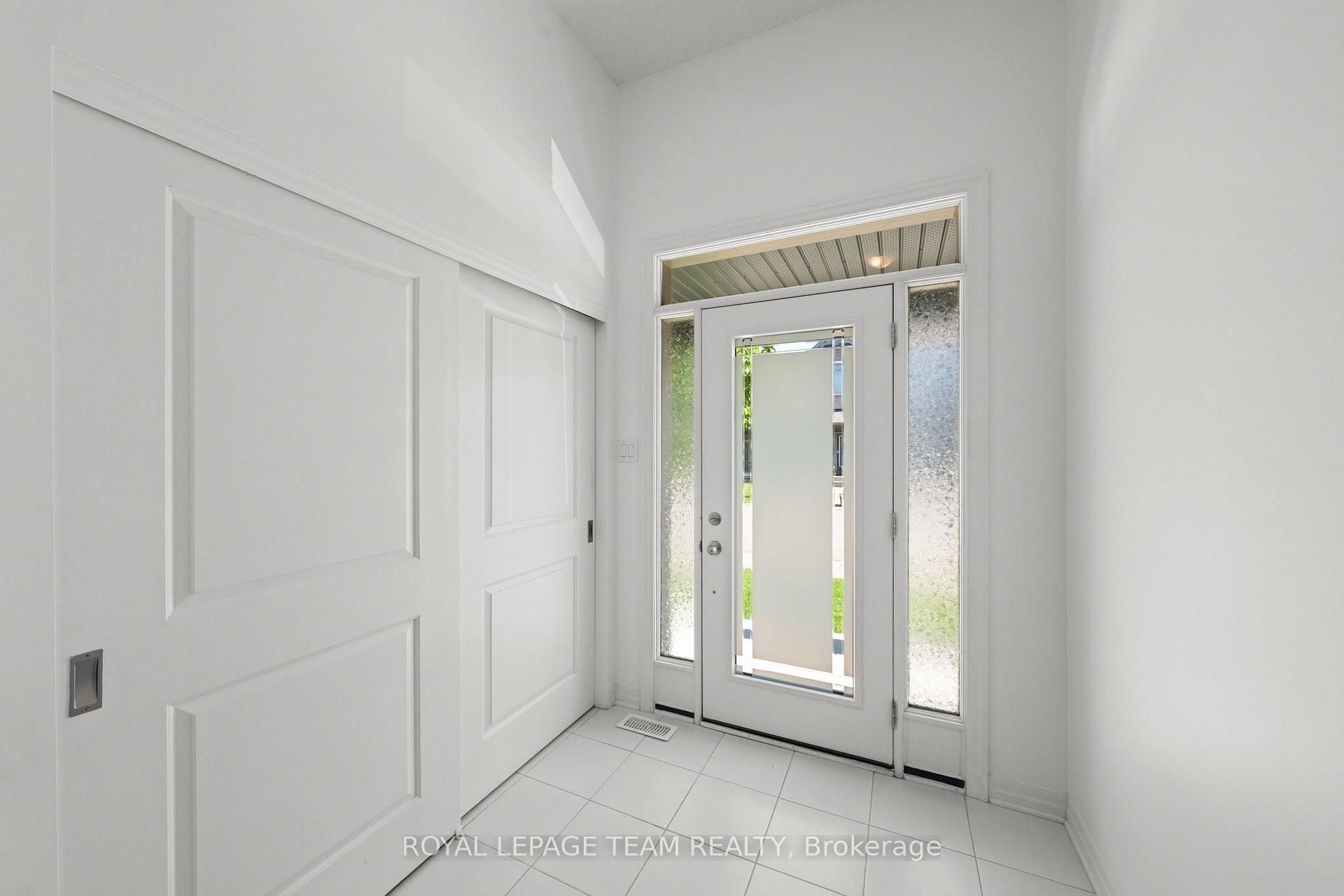 Photo 4 of 547 Rioja Street, Ottawa, Kanata - Emerald Meadows/Trailwest — HOMEH