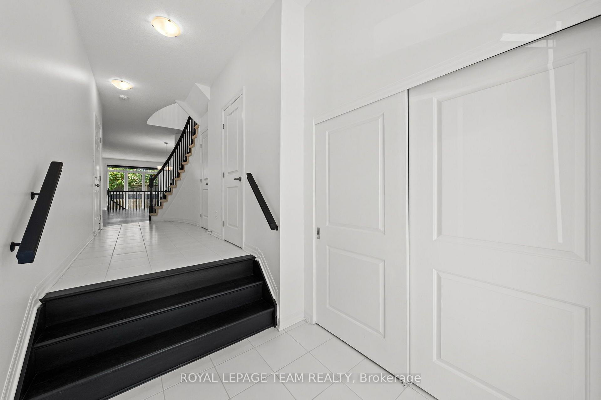 Photo 5 of 547 Rioja Street, Ottawa, Kanata - Emerald Meadows/Trailwest — HOMEH