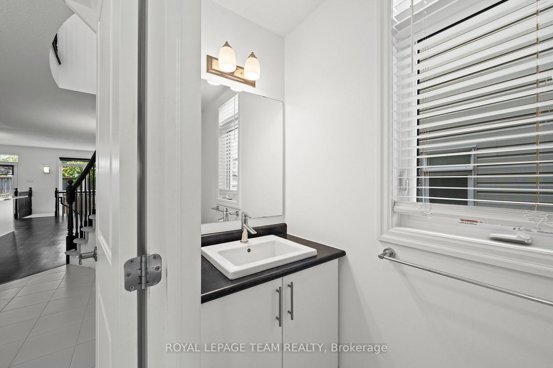Photo 6 of 547 Rioja Street, Ottawa, Kanata - Emerald Meadows/Trailwest — HOMEH