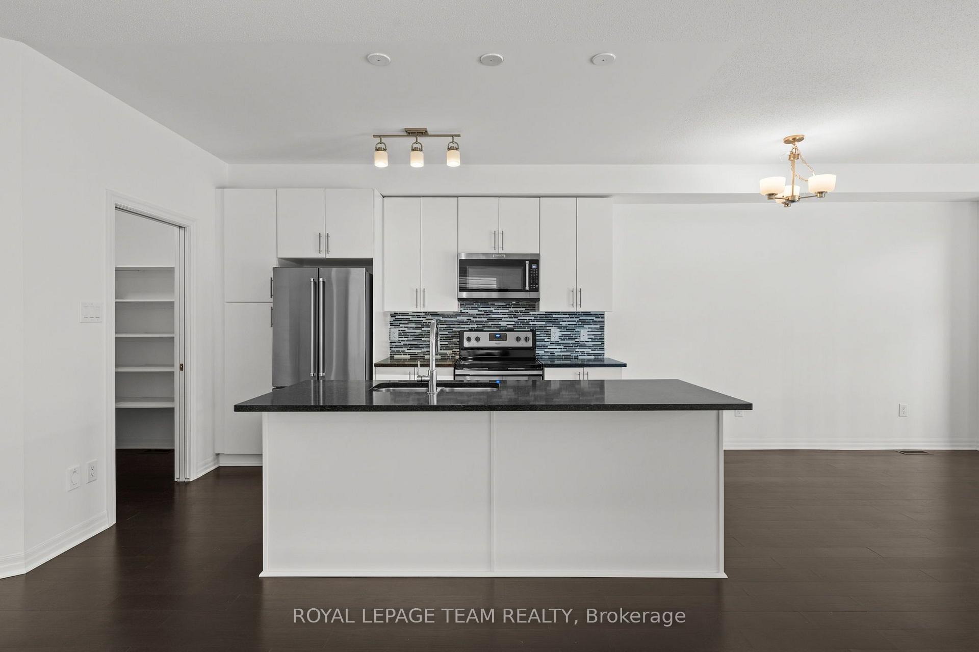 Photo 10 of 547 Rioja Street, Ottawa, Kanata - Emerald Meadows/Trailwest — HOMEH