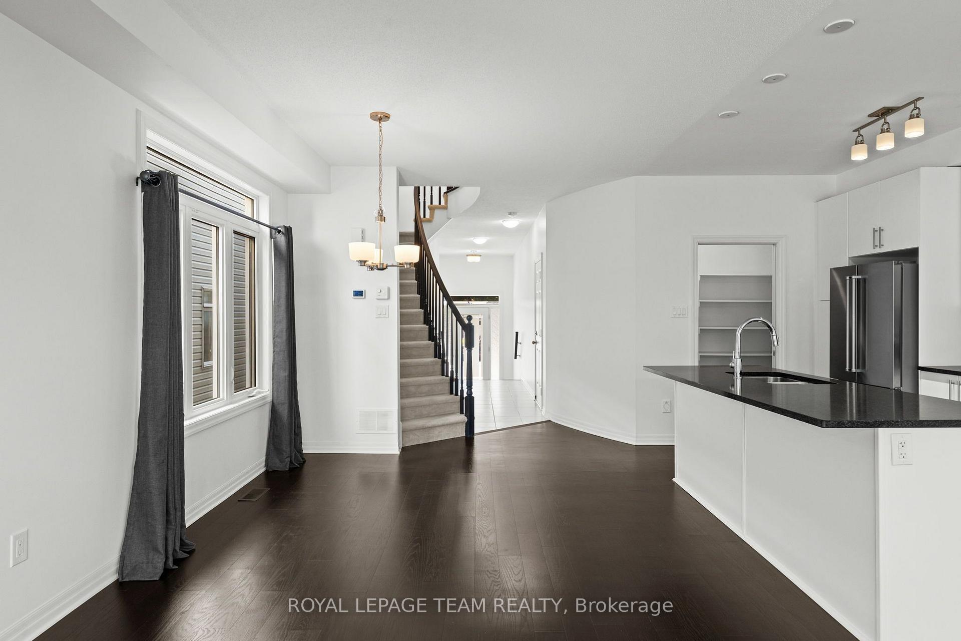 Photo 12 of 547 Rioja Street, Ottawa, Kanata - Emerald Meadows/Trailwest — HOMEH