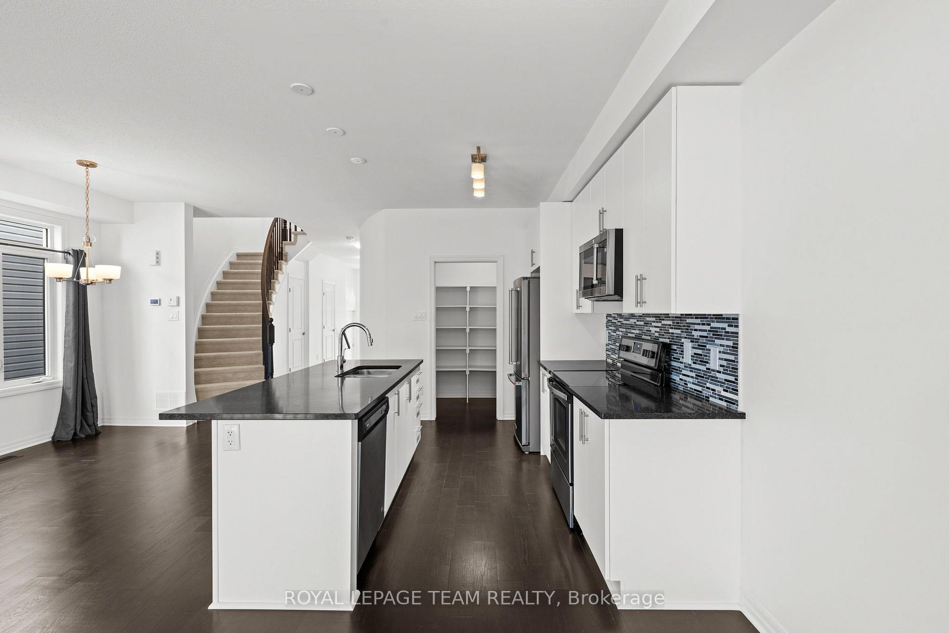 Photo 15 of 547 Rioja Street, Ottawa, Kanata - Emerald Meadows/Trailwest — HOMEH