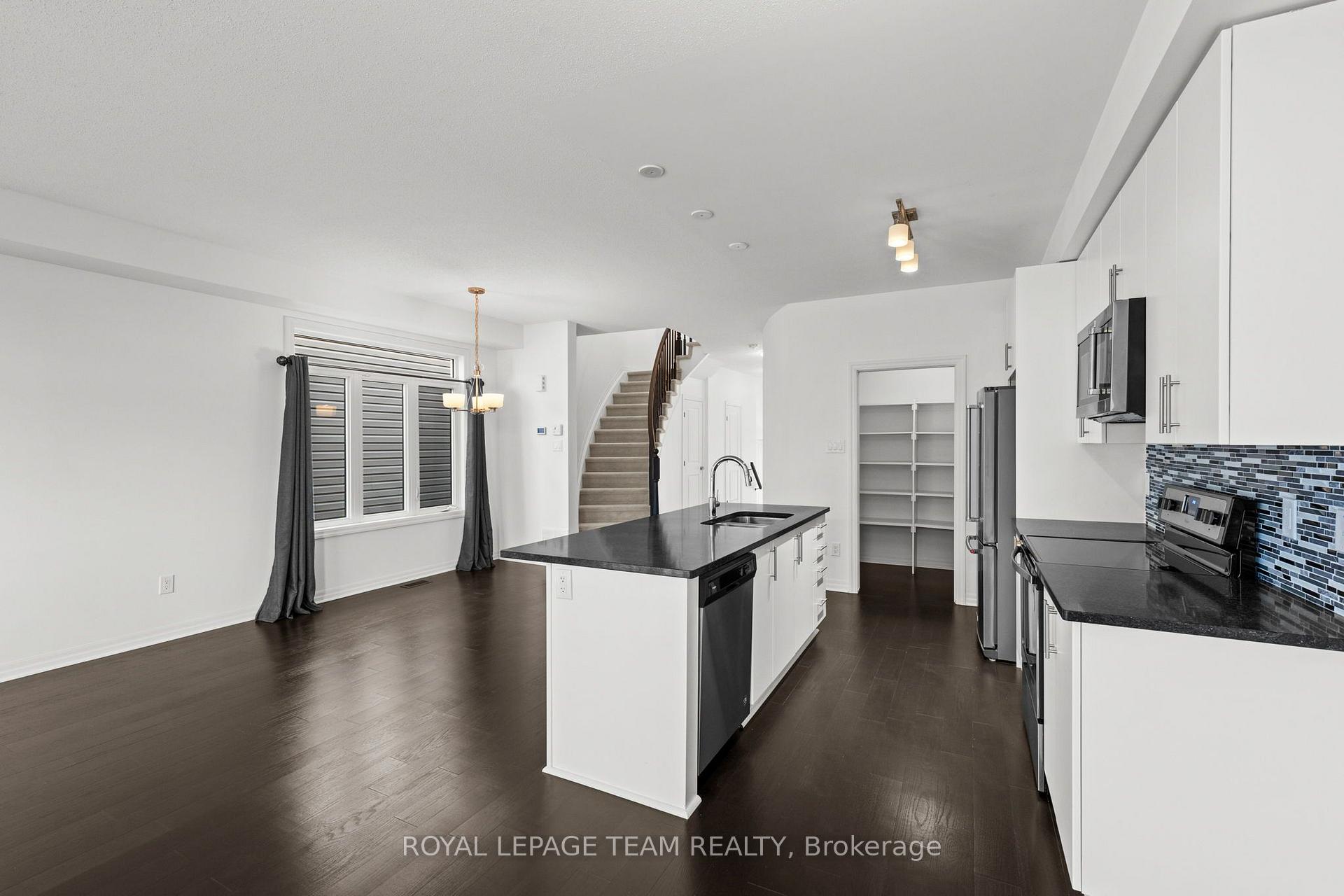 Photo 17 of 547 Rioja Street, Ottawa, Kanata - Emerald Meadows/Trailwest — HOMEH