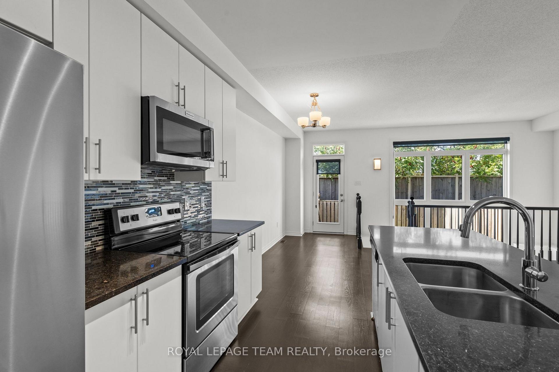 Photo 18 of 547 Rioja Street, Ottawa, Kanata - Emerald Meadows/Trailwest — HOMEH