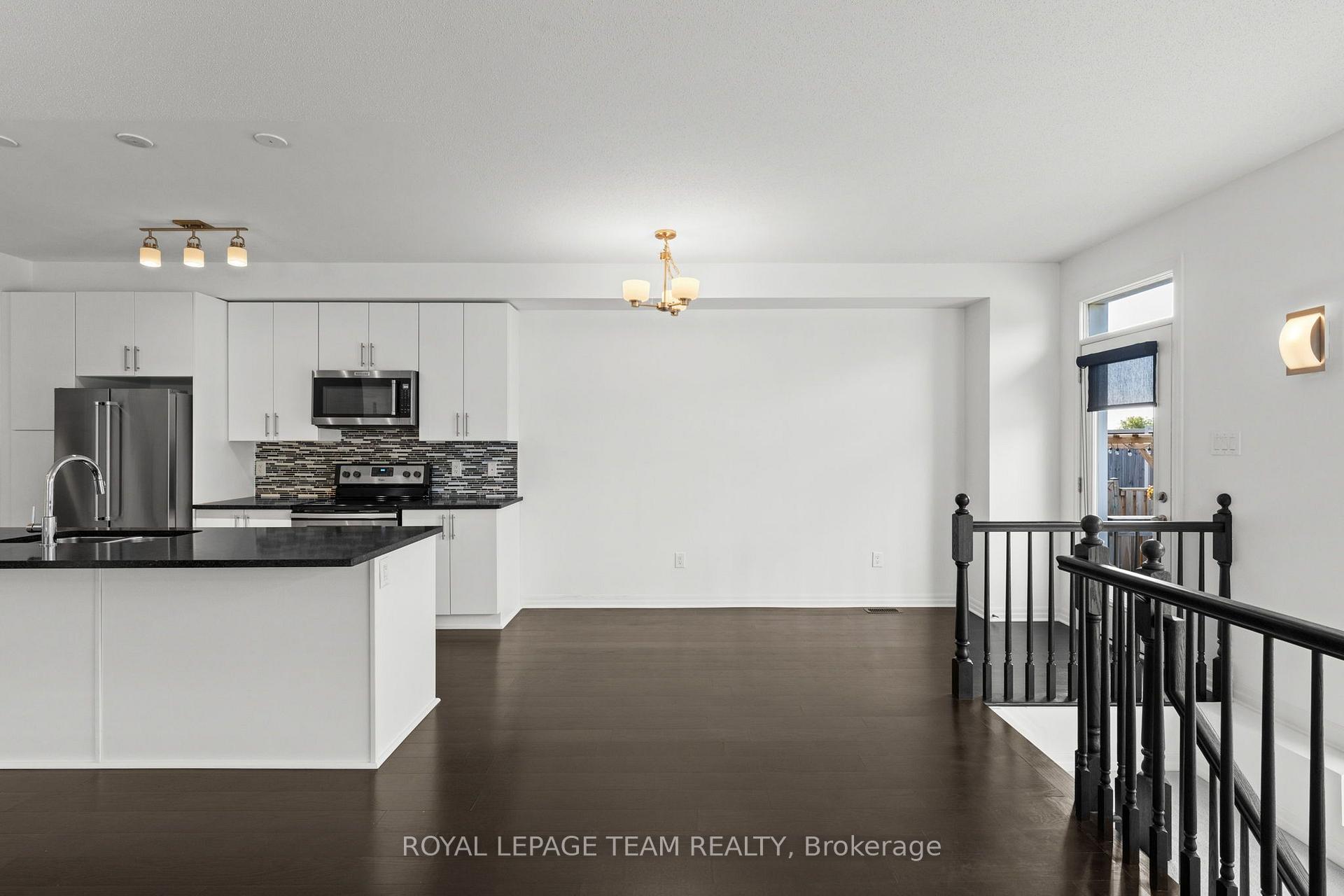 Photo 20 of 547 Rioja Street, Ottawa, Kanata - Emerald Meadows/Trailwest — HOMEH