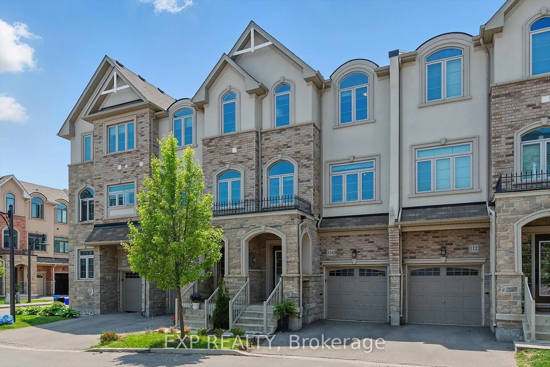 Photo 2 of 114 Borers Creek Circle, Hamilton, Waterdown — HOMEH
