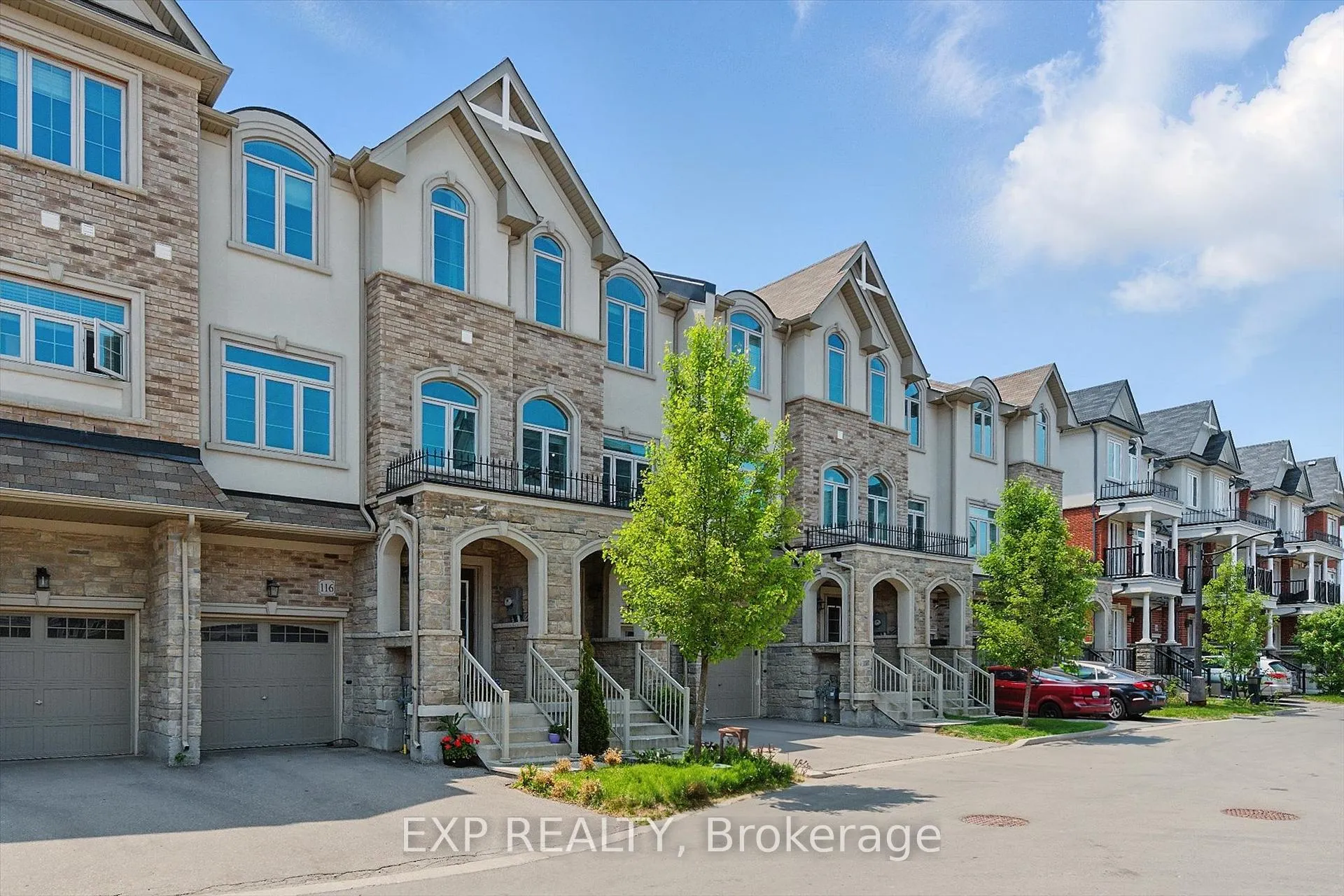 Photo 3 of 114 Borers Creek Circle, Hamilton, Waterdown — HOMEH