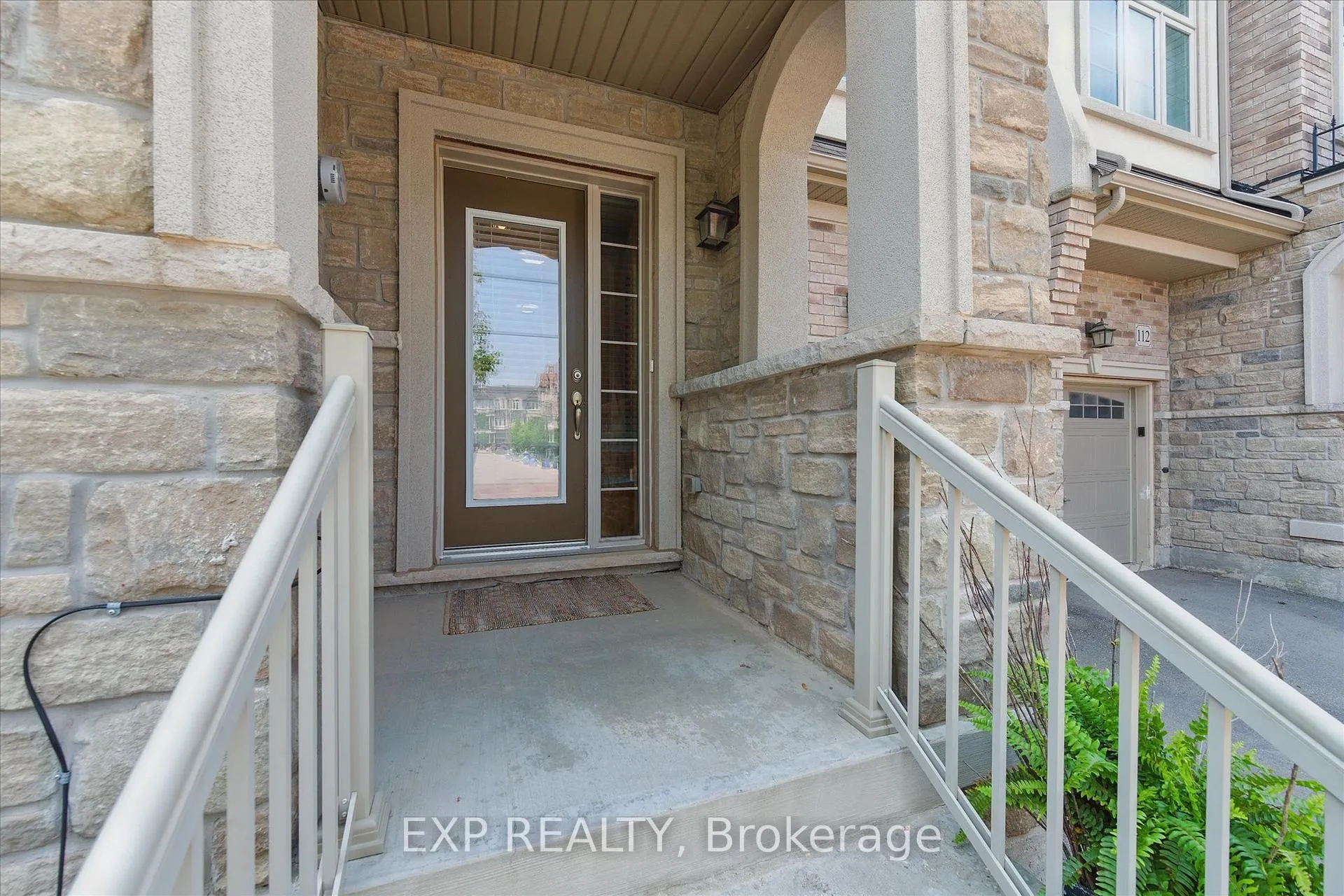 Photo 4 of 114 Borers Creek Circle, Hamilton, Waterdown — HOMEH