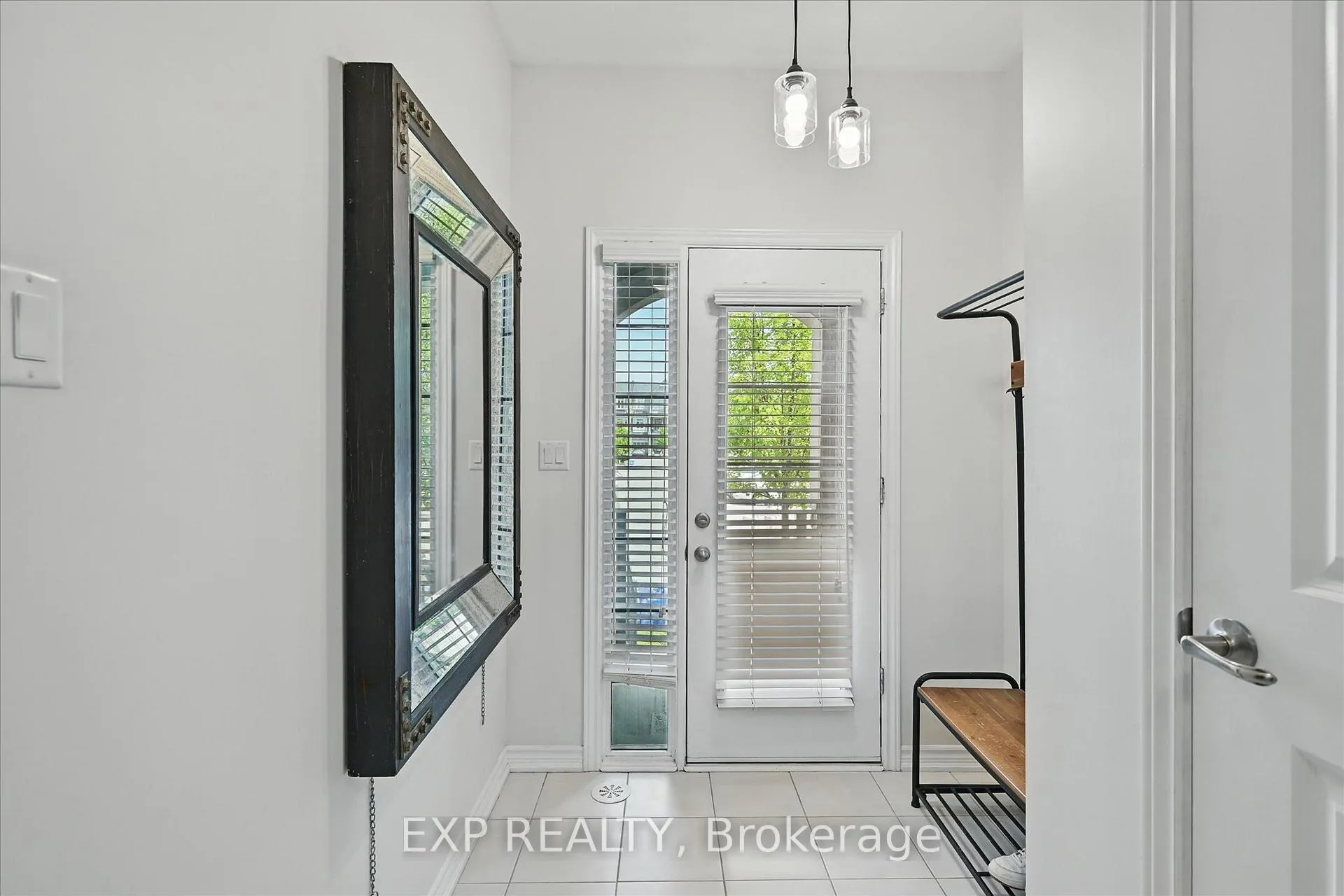 Photo 5 of 114 Borers Creek Circle, Hamilton, Waterdown — HOMEH