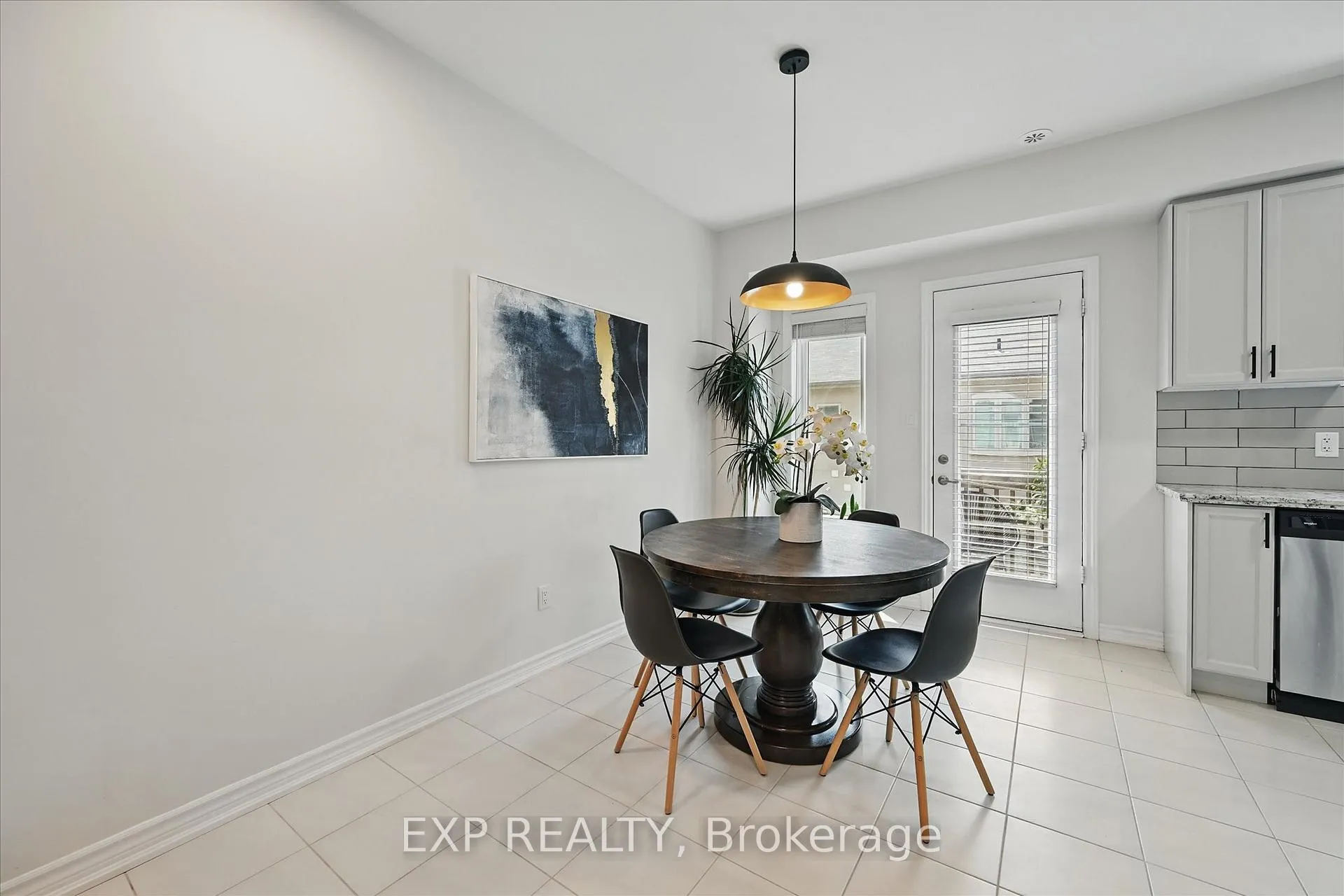 Photo 8 of 114 Borers Creek Circle, Hamilton, Waterdown — HOMEH