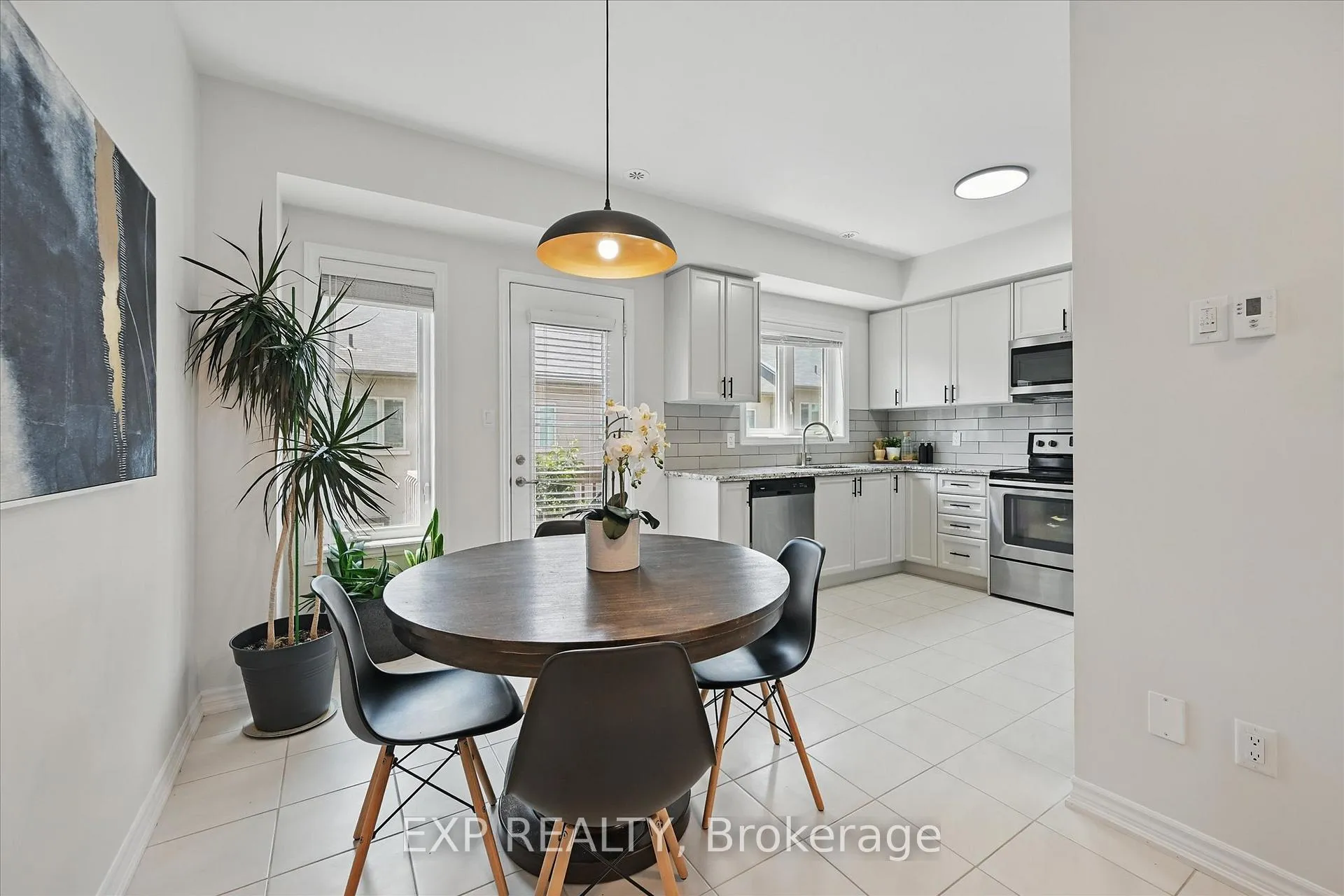 Photo 9 of 114 Borers Creek Circle, Hamilton, Waterdown — HOMEH