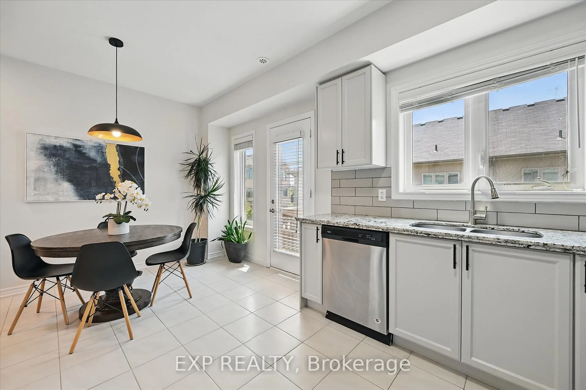 Photo 11 of 114 Borers Creek Circle, Hamilton, Waterdown — HOMEH