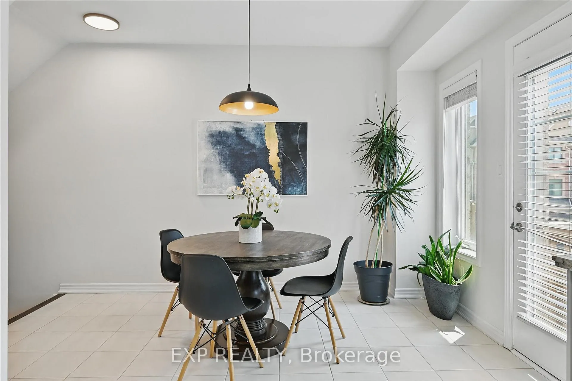 Photo 15 of 114 Borers Creek Circle, Hamilton, Waterdown — HOMEH