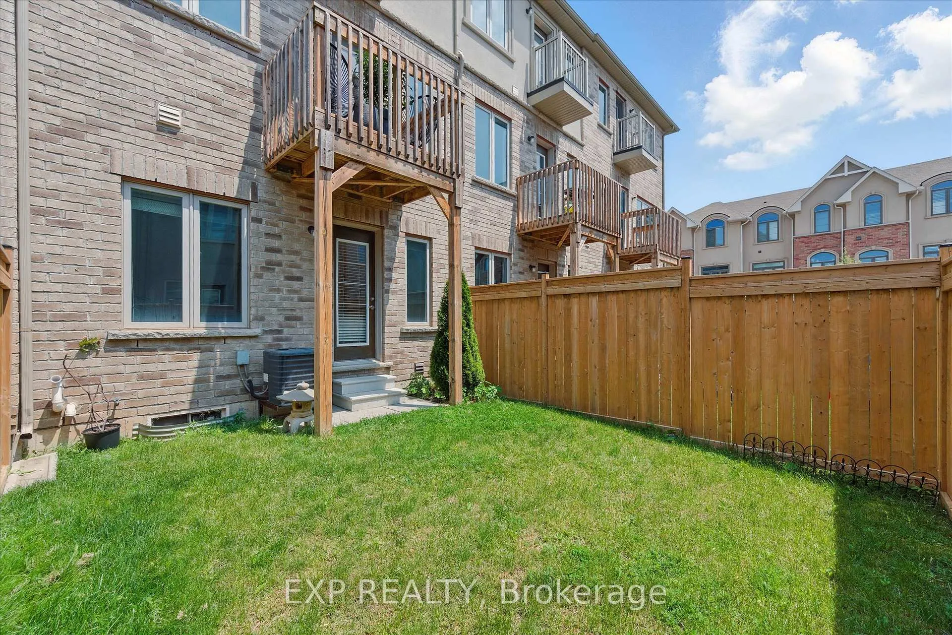 Photo 43 of 114 Borers Creek Circle, Hamilton, Waterdown — HOMEH