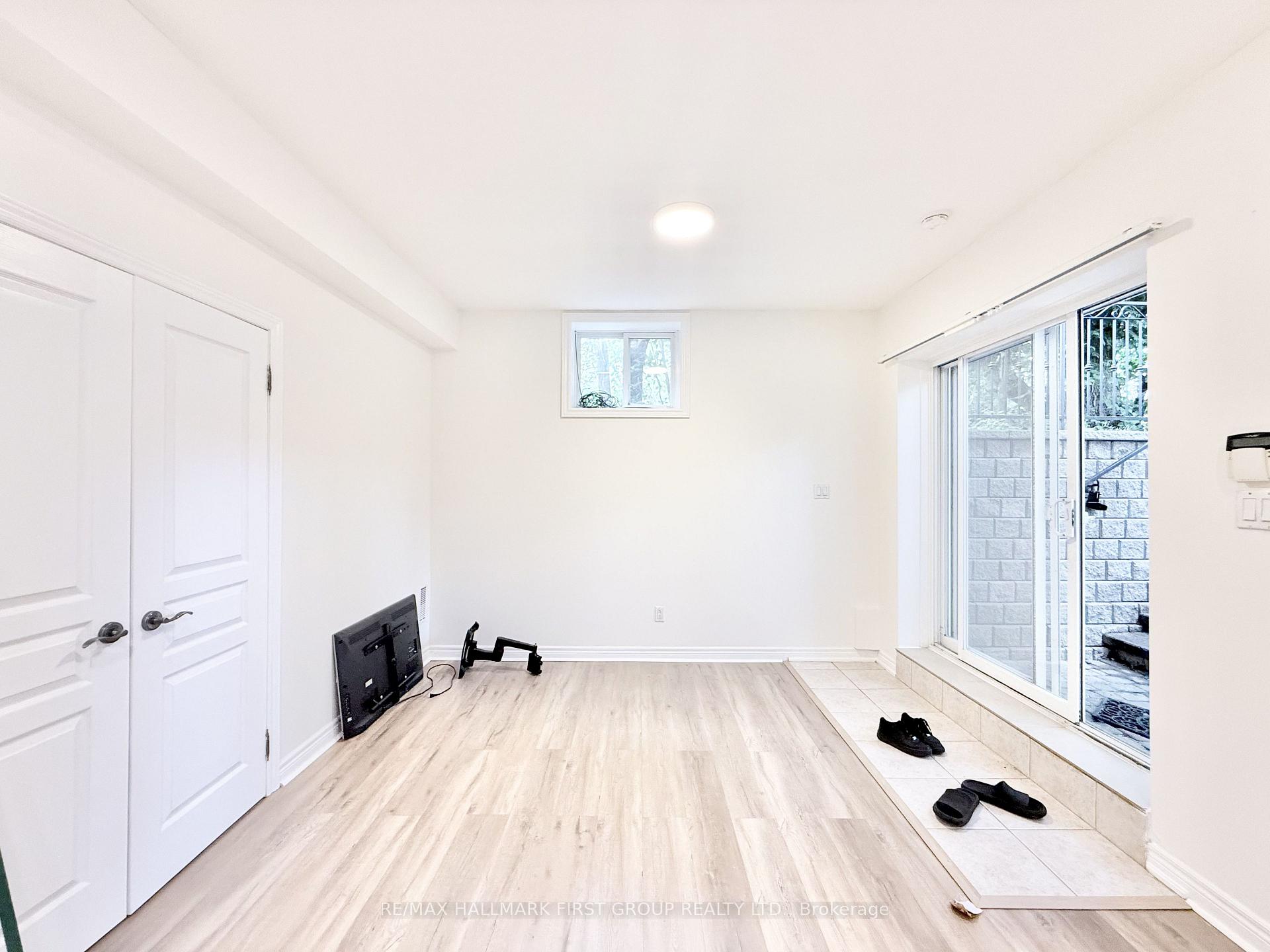 Photo 5 of 22 Risebrough Avenue, North York, Newtonbrook East — HOMEH