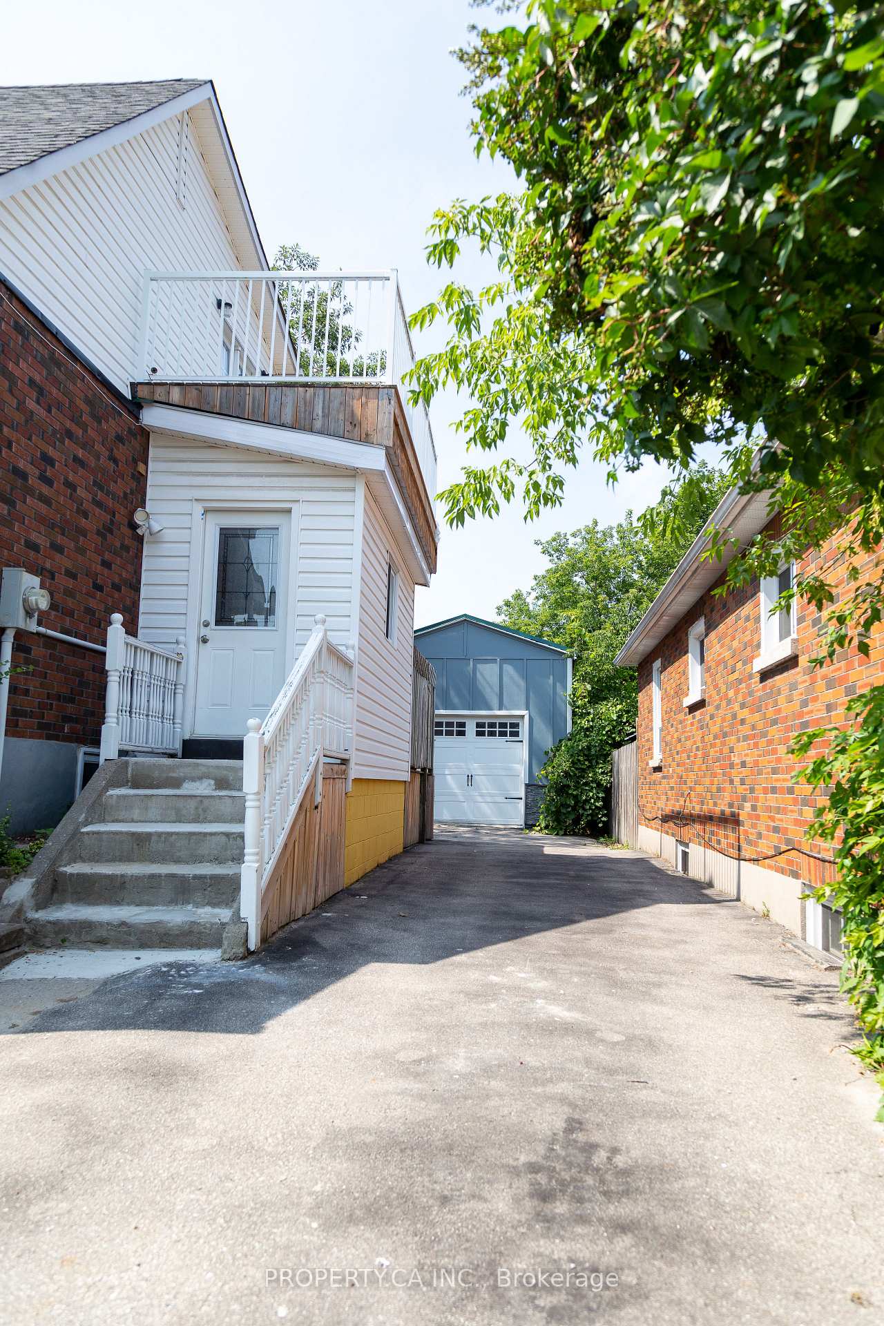 Photo 2 of 8 Dufferin Street, Barrie, Sanford — HOMEH