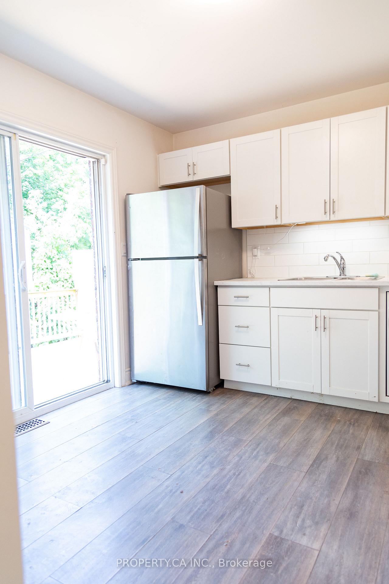 Photo 7 of 8 Dufferin Street, Barrie, Sanford — HOMEH