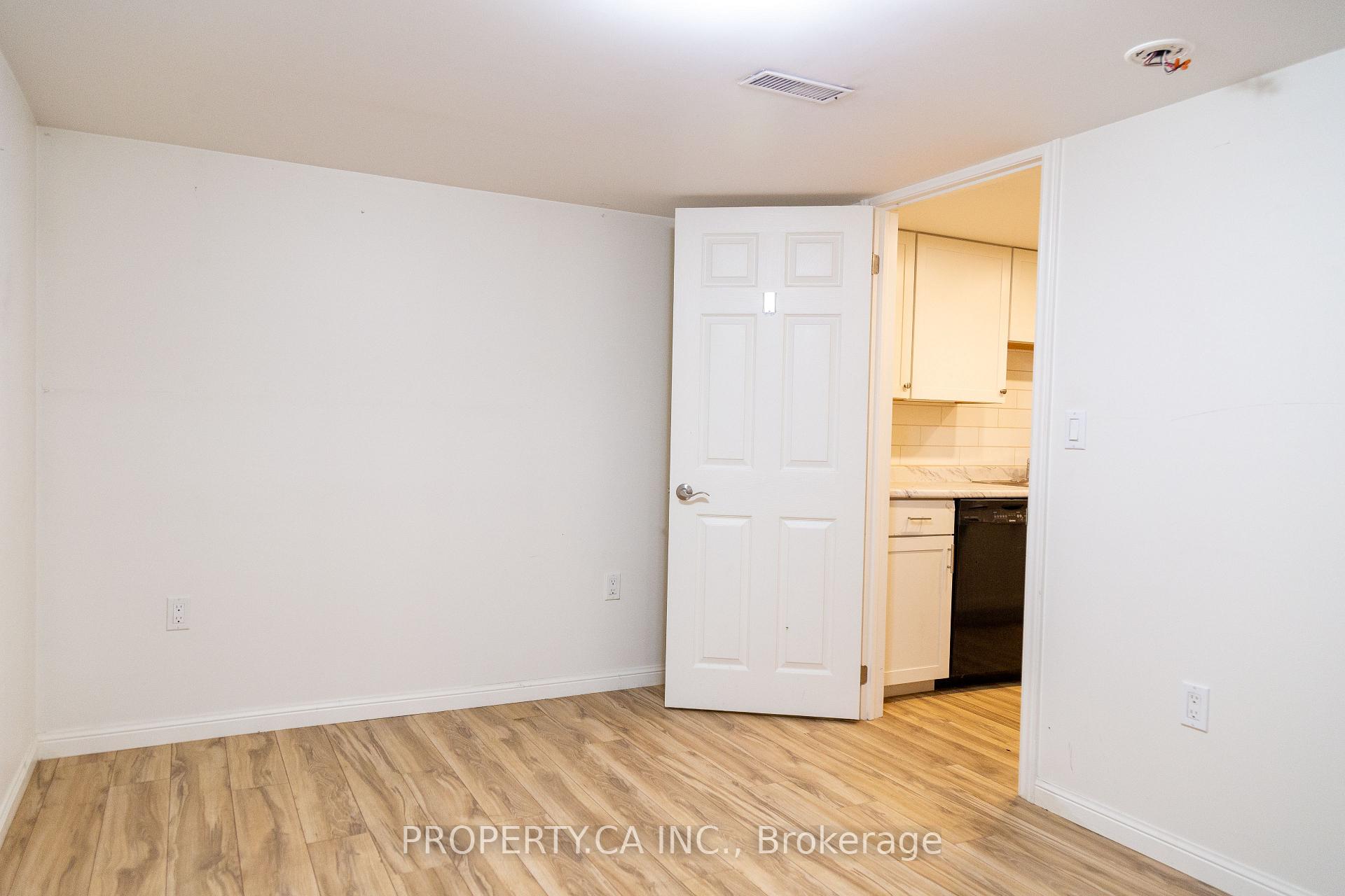Photo 23 of 8 Dufferin Street, Barrie, Sanford — HOMEH