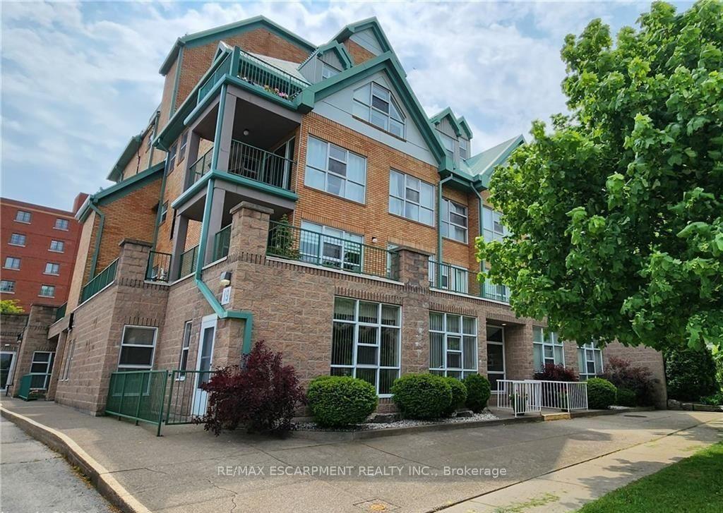 Photo of Unit 204, 19 Lake Avenue S