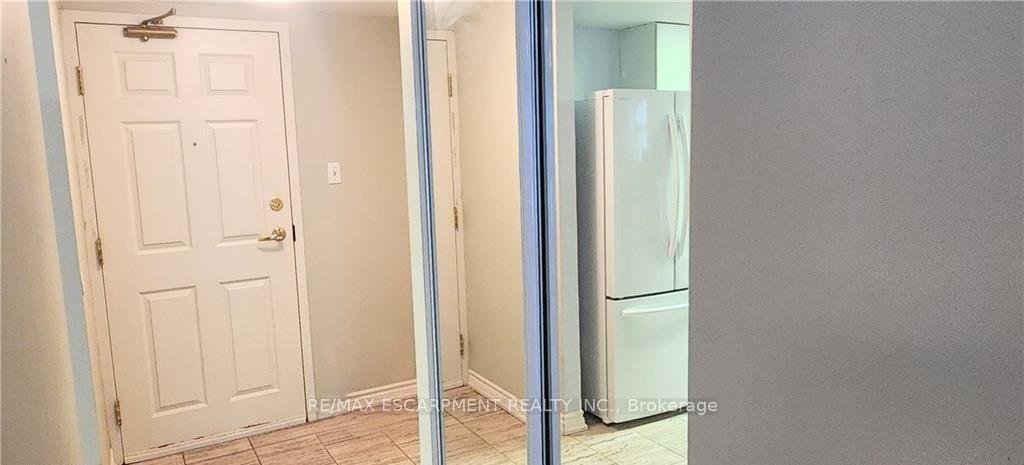 Photo 3 of Unit 204, 19 Lake Avenue S, Hamilton, Stoney Creek — HOMEH