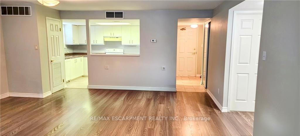 Photo 5 of Unit 204, 19 Lake Avenue S, Hamilton, Stoney Creek — HOMEH