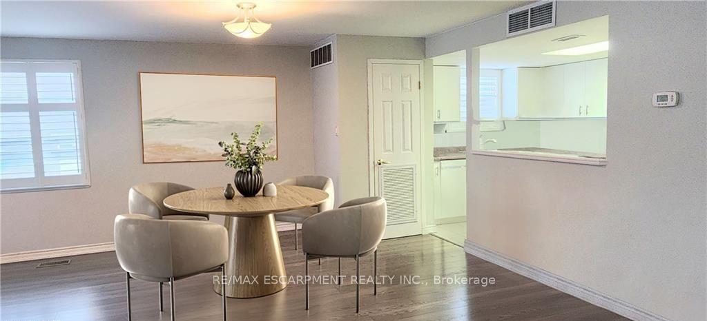 Photo 8 of Unit 204, 19 Lake Avenue S, Hamilton, Stoney Creek — HOMEH