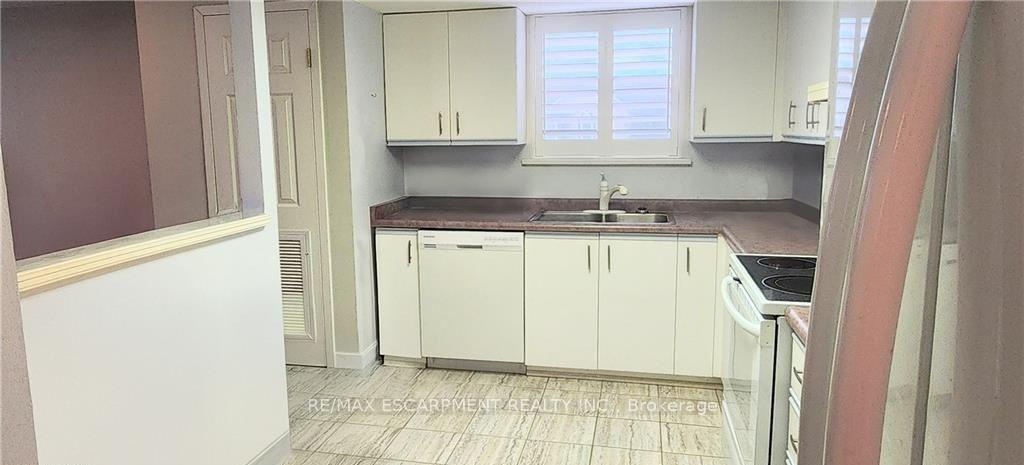 Photo 10 of Unit 204, 19 Lake Avenue S, Hamilton, Stoney Creek — HOMEH
