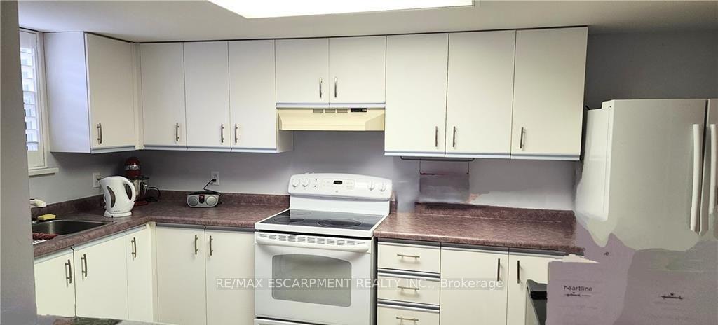 Photo 11 of Unit 204, 19 Lake Avenue S, Hamilton, Stoney Creek — HOMEH