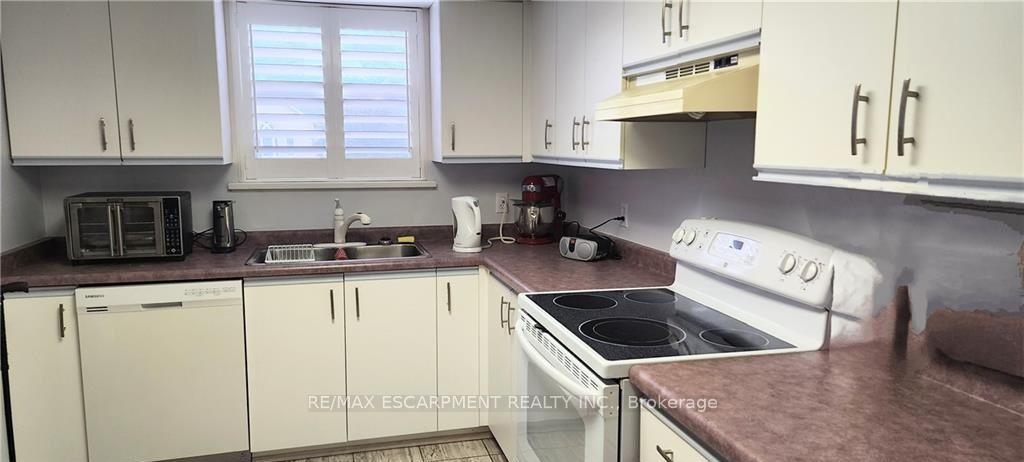 Photo 12 of Unit 204, 19 Lake Avenue S, Hamilton, Stoney Creek — HOMEH